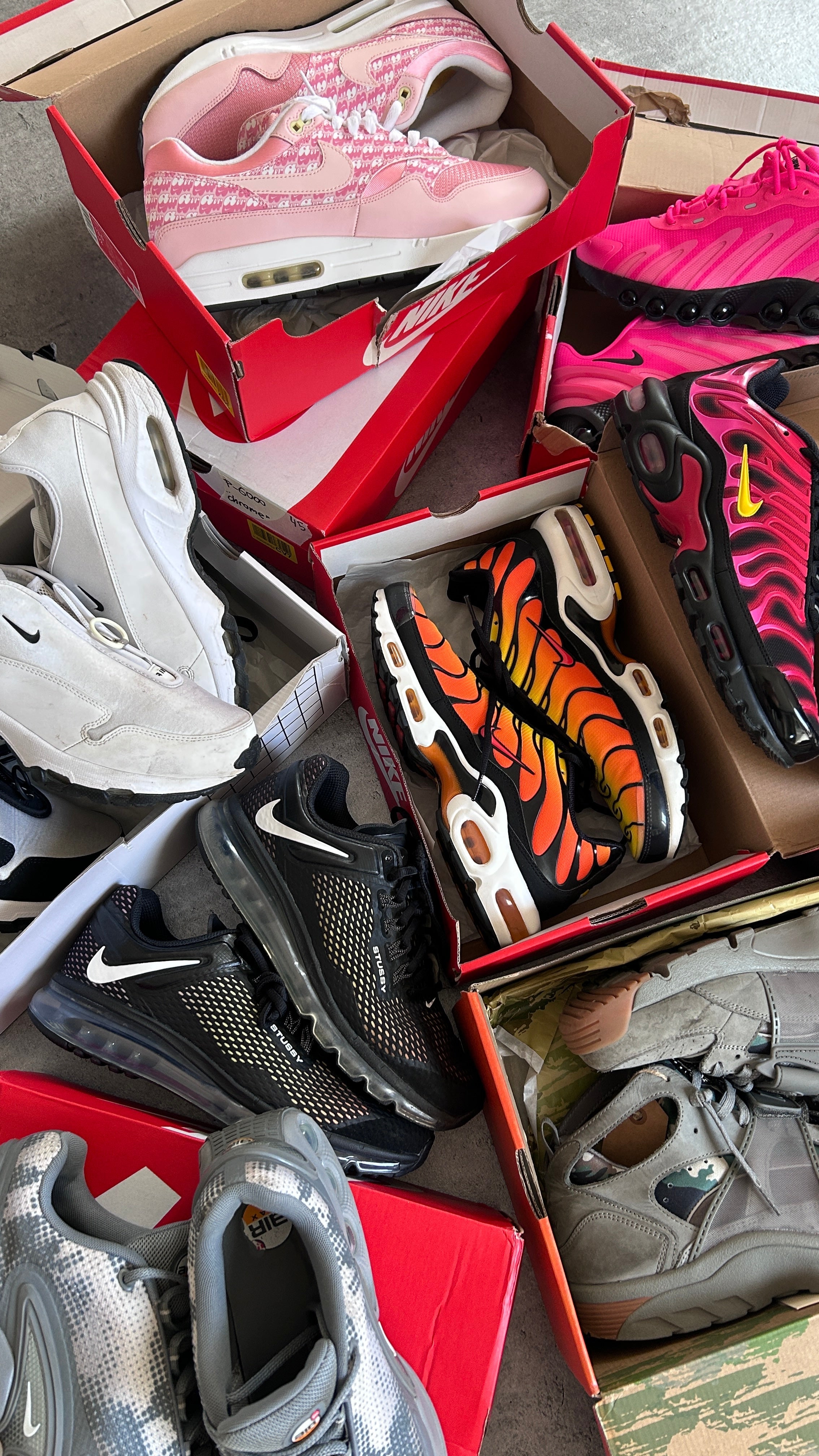 ALL SNEAKERS