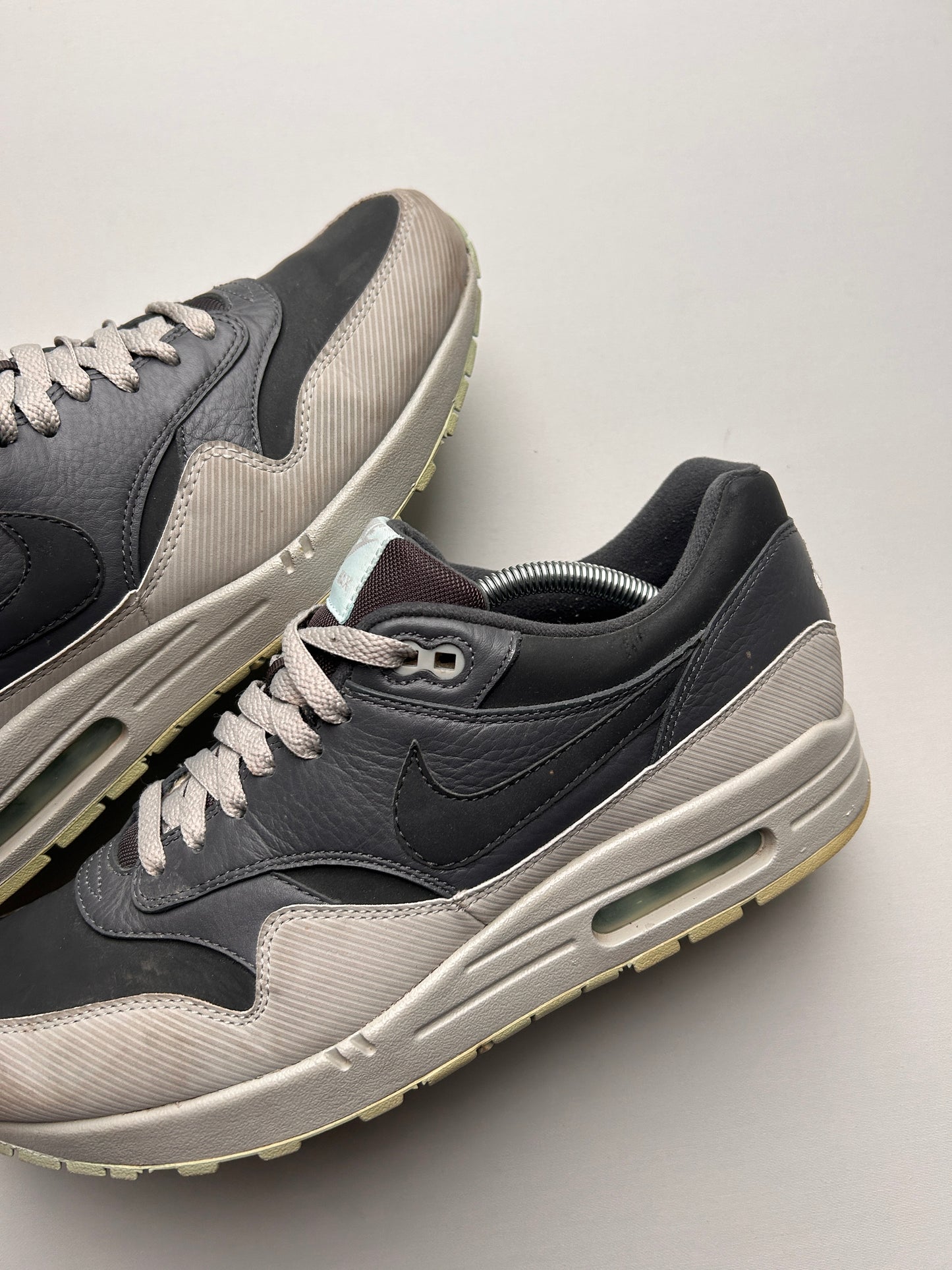 AIR MAX 1 LTHR “DARK ASH” 45EU