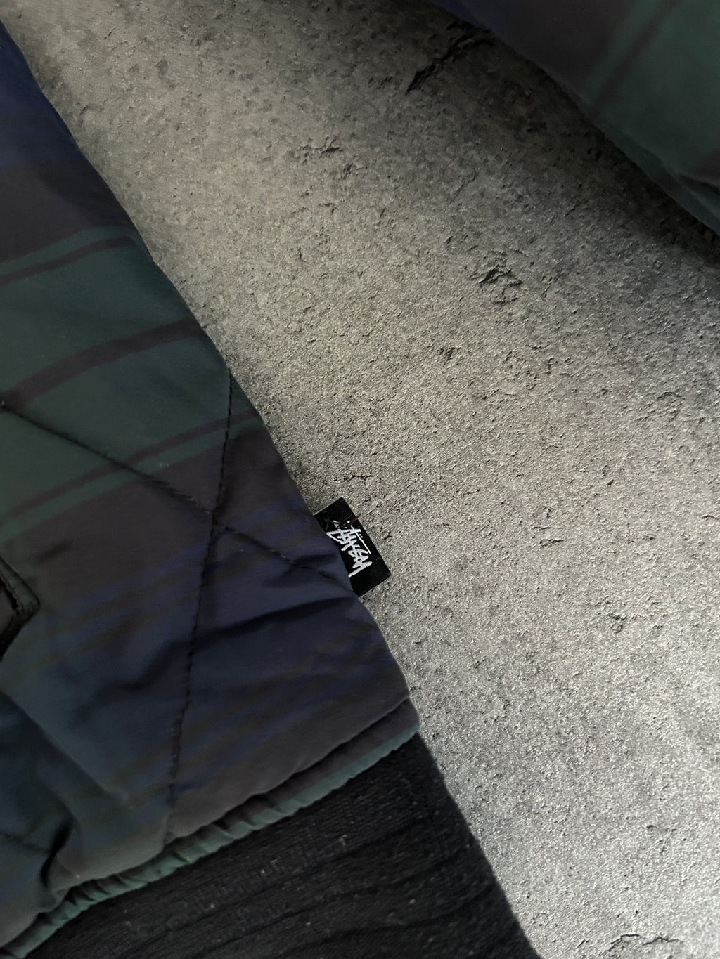 STÜSSY PLAID REVERSIBLE BOMBER JACKET (L)