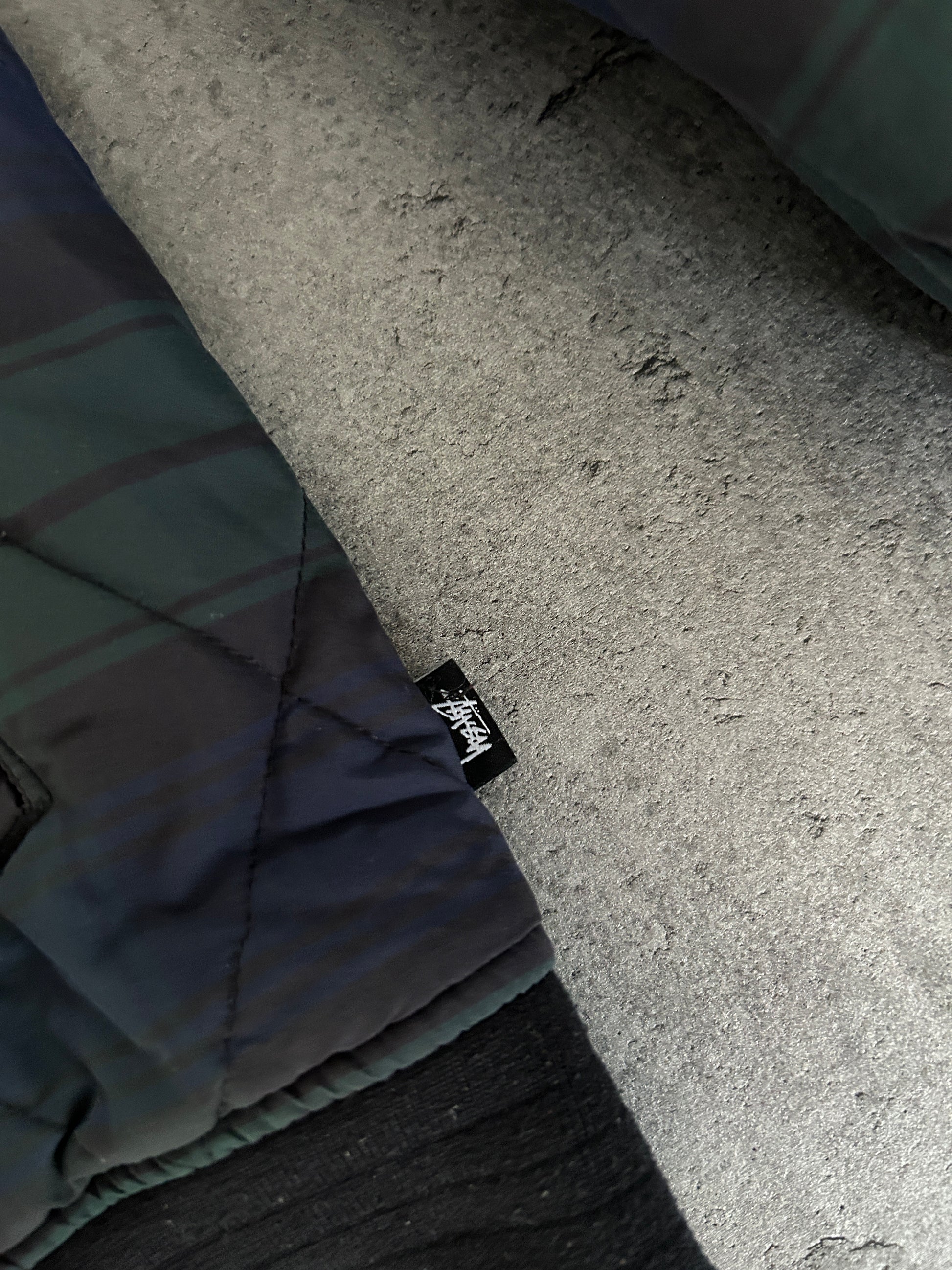 STÜSSY PLAID REVERSIBLE BOMBER JACKET (L)