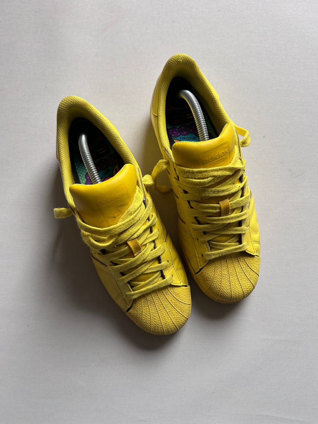 ADIDAS SUPERSTAR X PHARELL “YELLOW” (42,5EU)