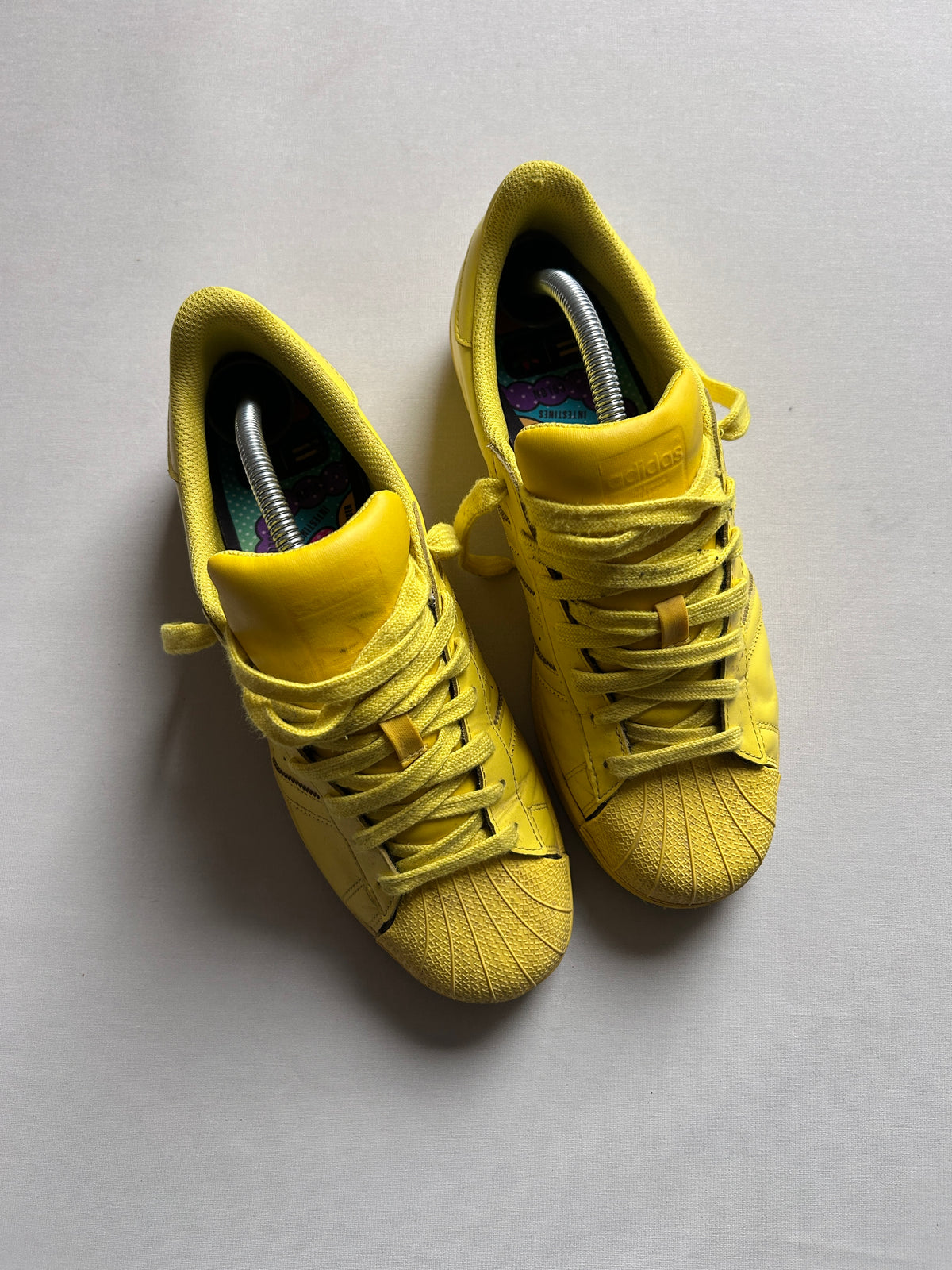 ADIDAS SUPERSTAR X PHARELL “YELLOW” (42,5EU)