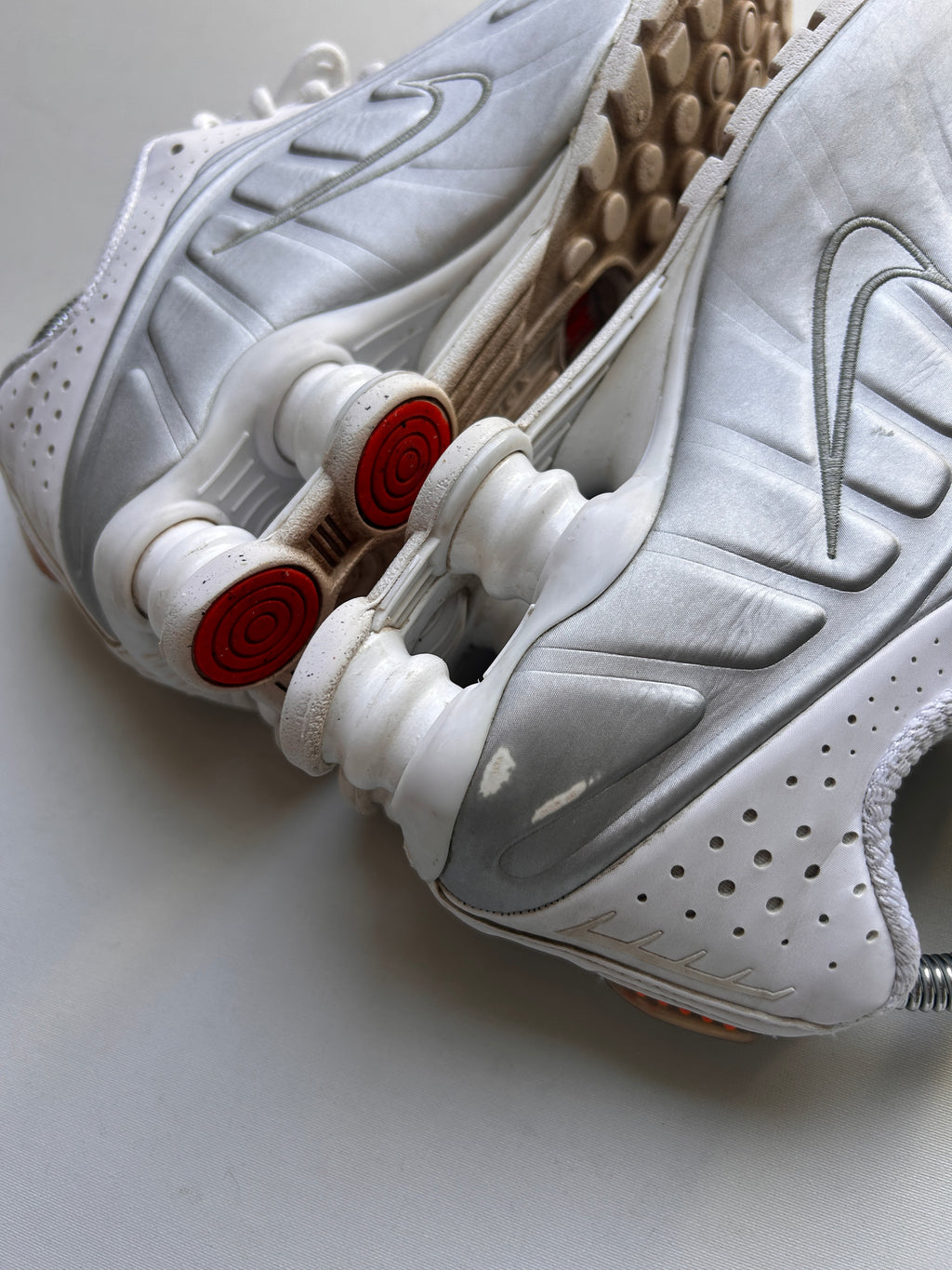 NIKE SHOX R4 “WHITE METTALIC” 37,5EU