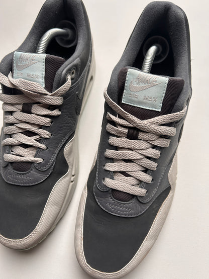 AIR MAX 1 LTHR “DARK ASH” 45EU