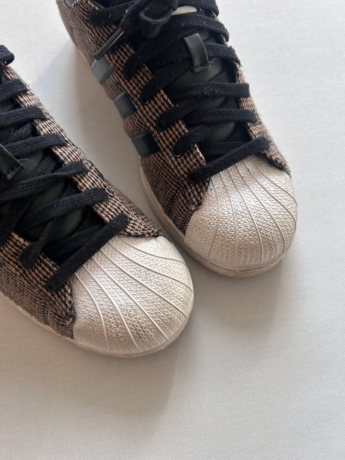 ADIDAS SUPERSTAR BROWN TWEED (44EU)