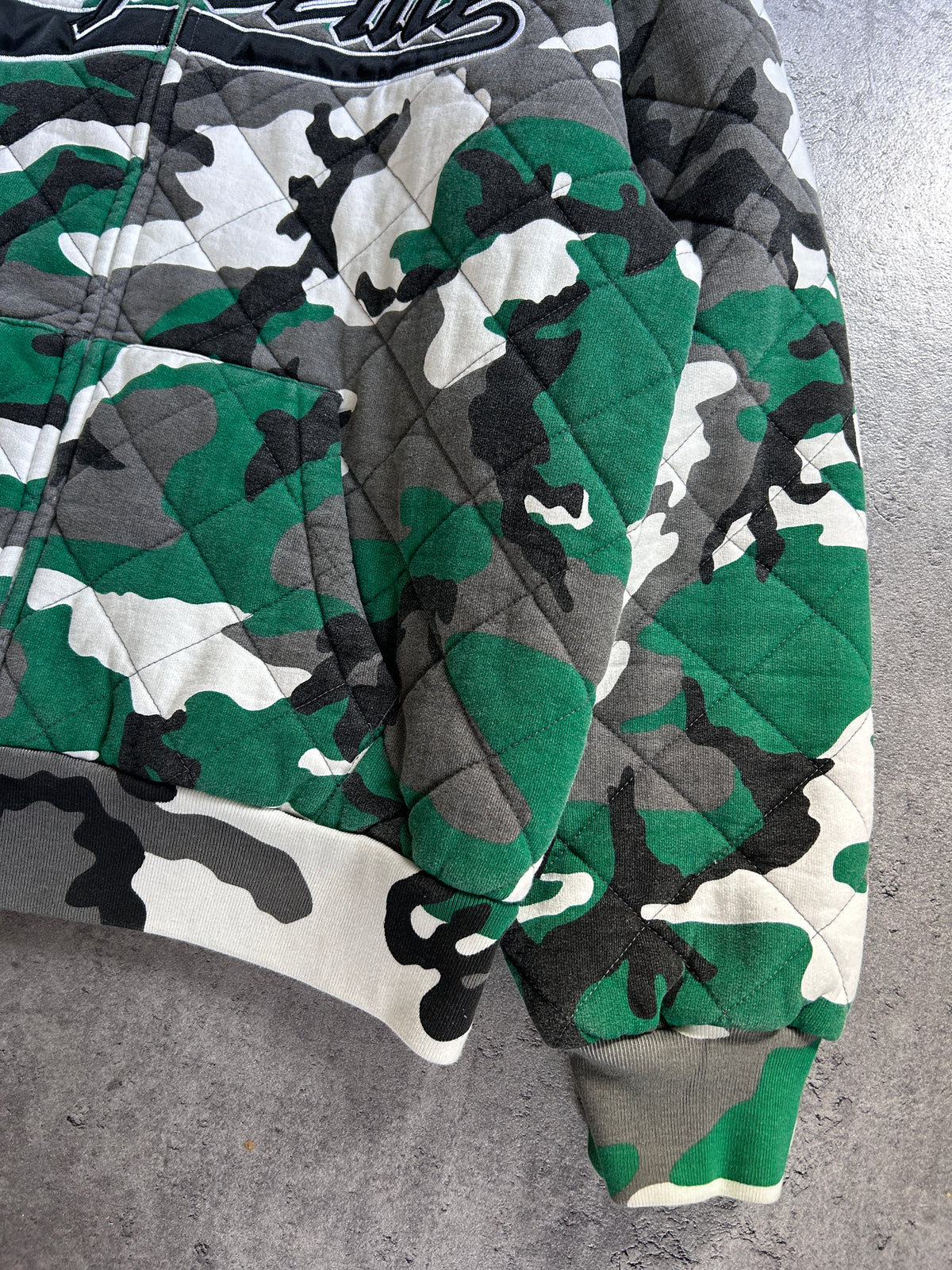SUPREME QUILTED ZIP UP HOODIE (L)