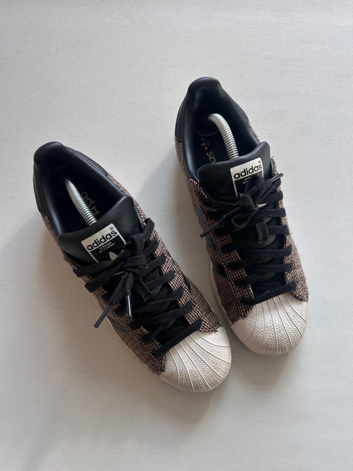 ADIDAS SUPERSTAR BROWN TWEED (44EU)