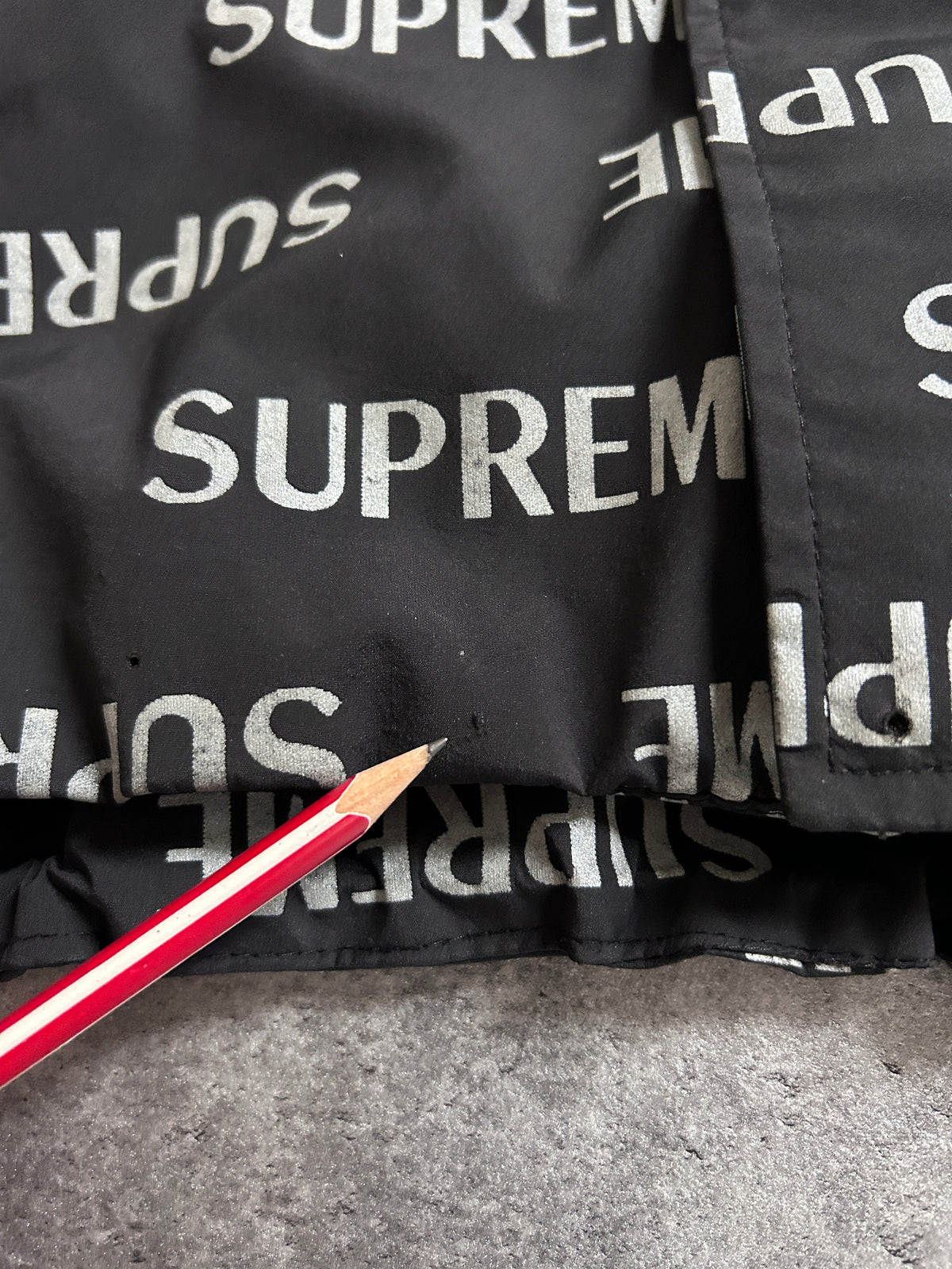 SUPREME REPEAT REFLECTIVE JACKET (XL)