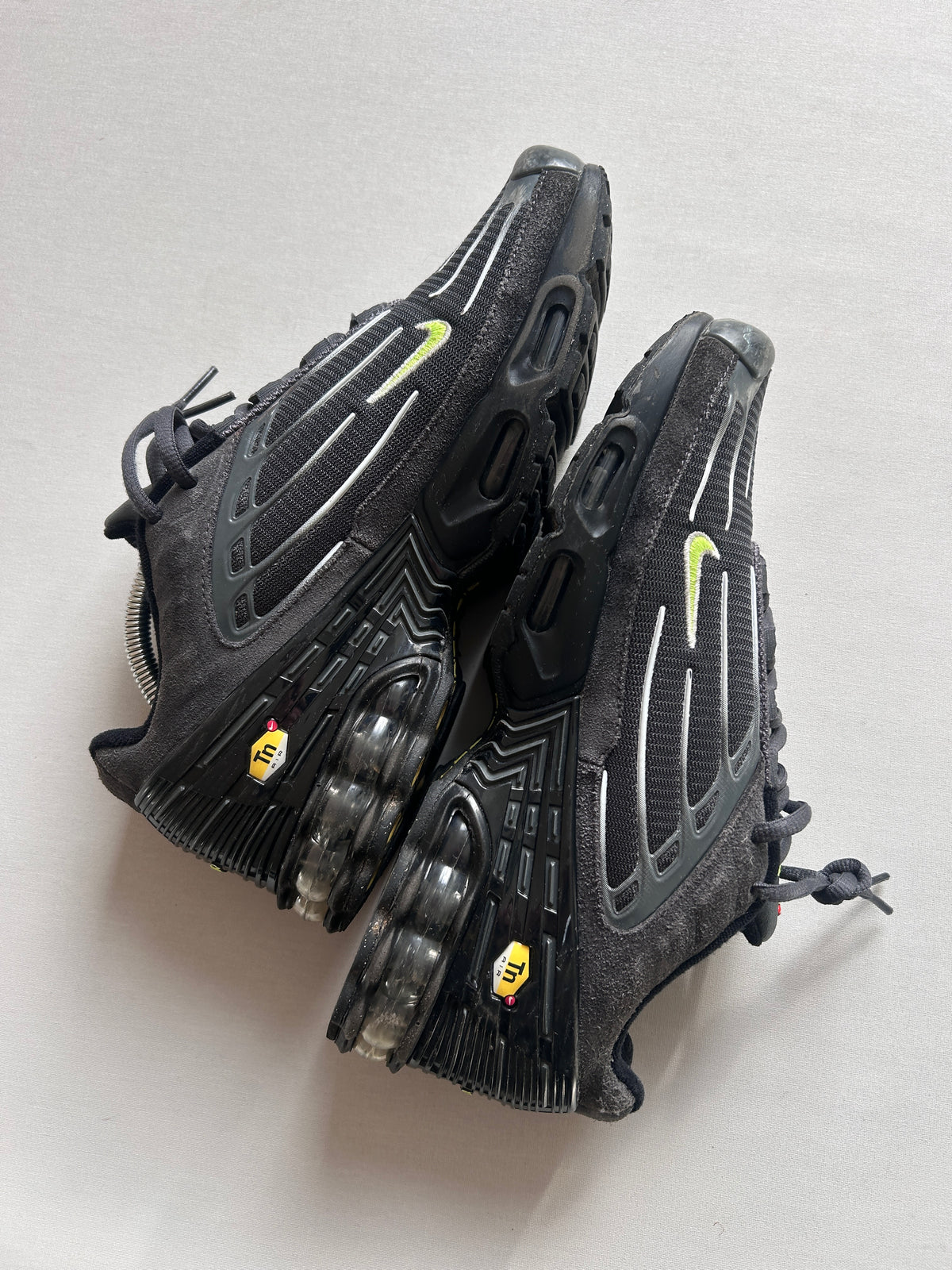AIR MAX PLUS 3 “BLACK VOLT” 42,5EU
