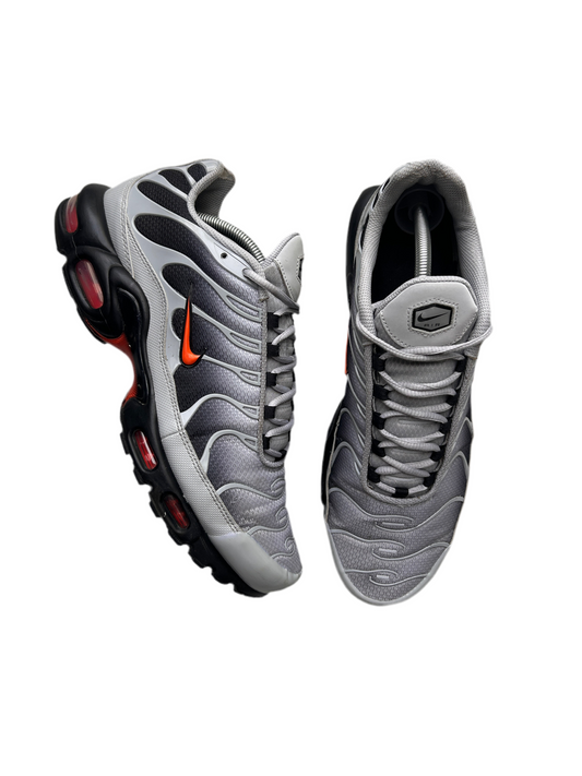 AIR MAX PLUS “GREY PICANTE RED” 45EU