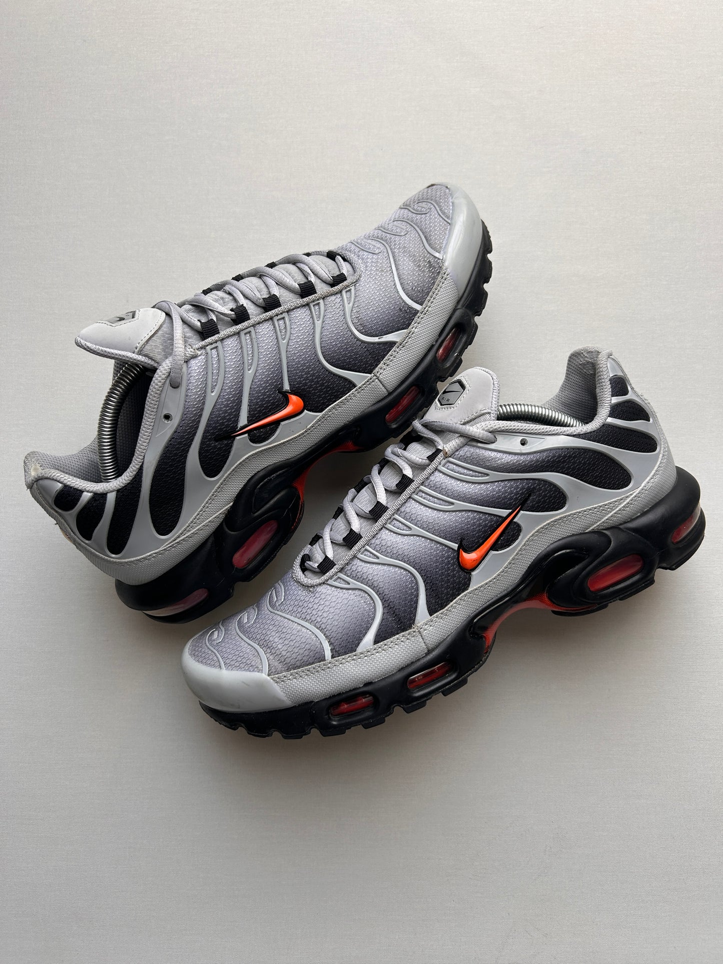 AIR MAX PLUS “GREY PICANTE RED” 45EU