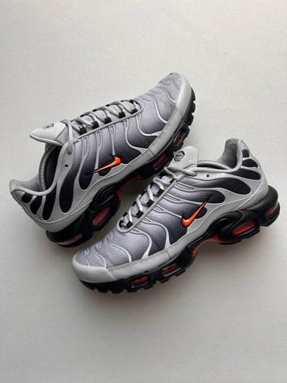 AIR MAX PLUS “GREY PICANTE RED” 45EU
