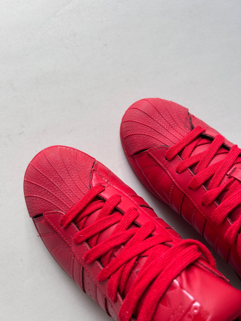 ADIDAS X PHARELL SUPERSTAR (43EU)