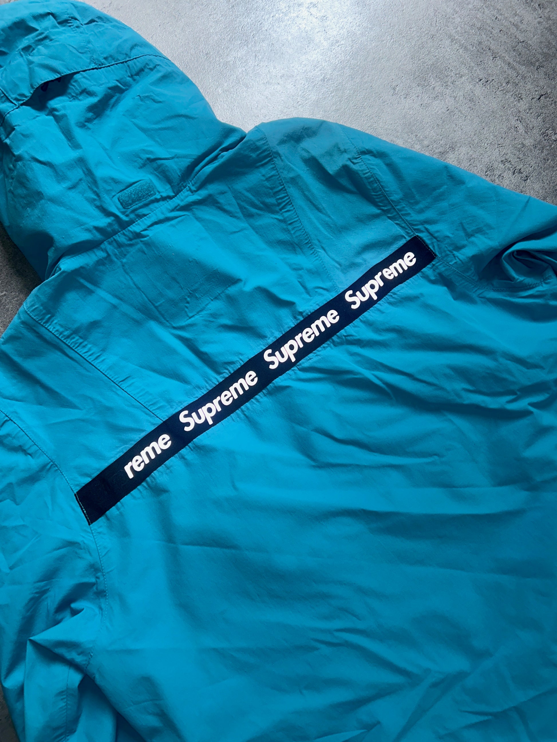 SUPREME TAPED SEAM WATERPROOF JACKET FW2017 (M/L)