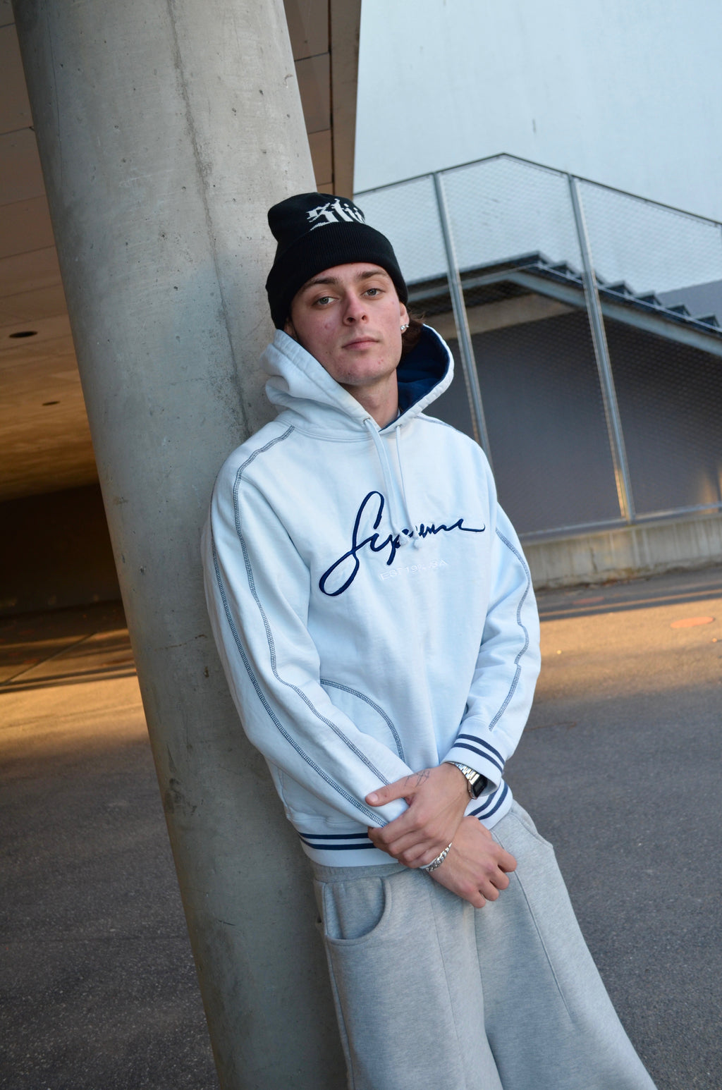 SUPREME CONTRAST EMBROIDERED HOODIE (M)