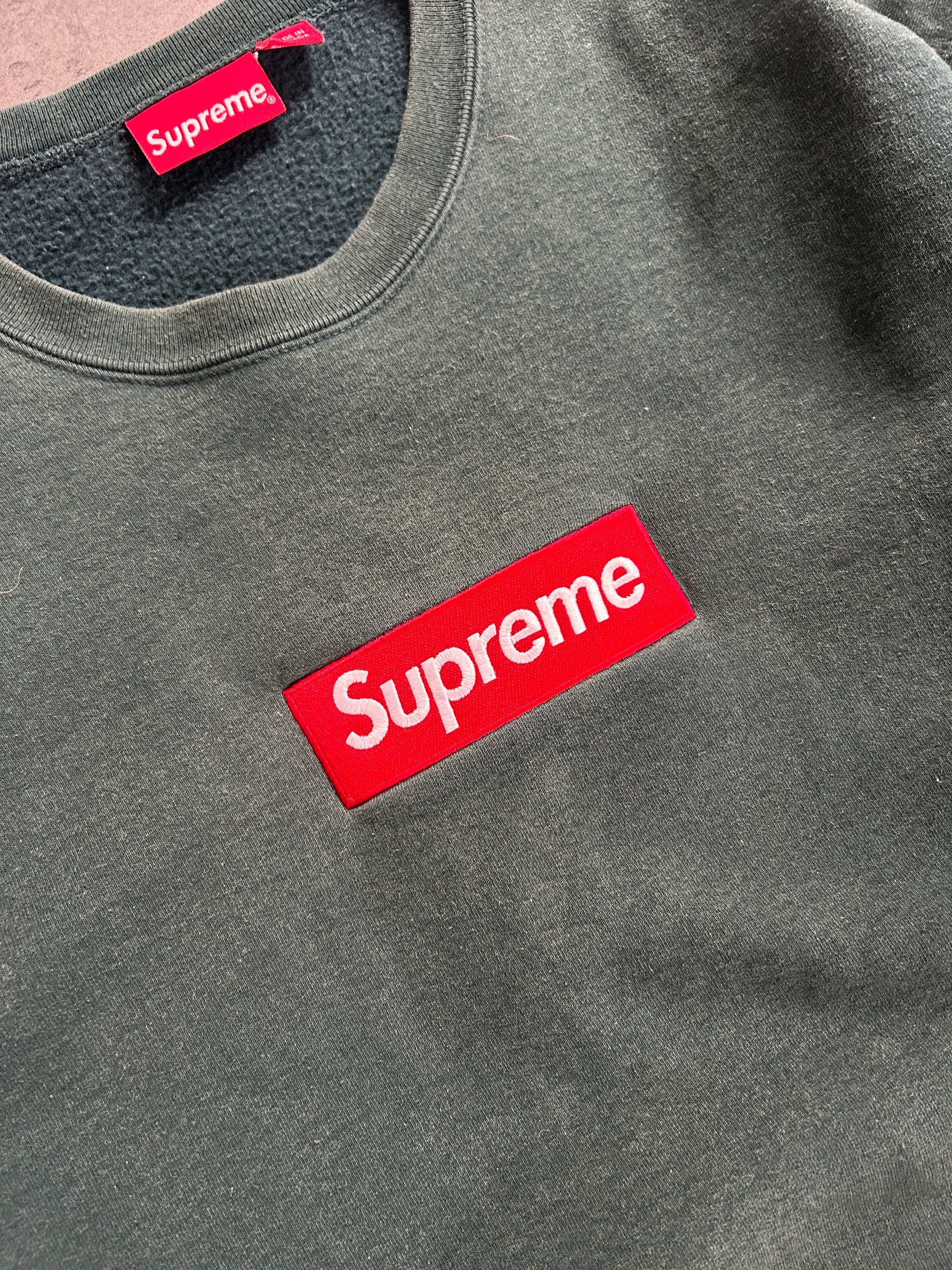 SUPREME BOGO CREWNECK “DARK PINE” (L)