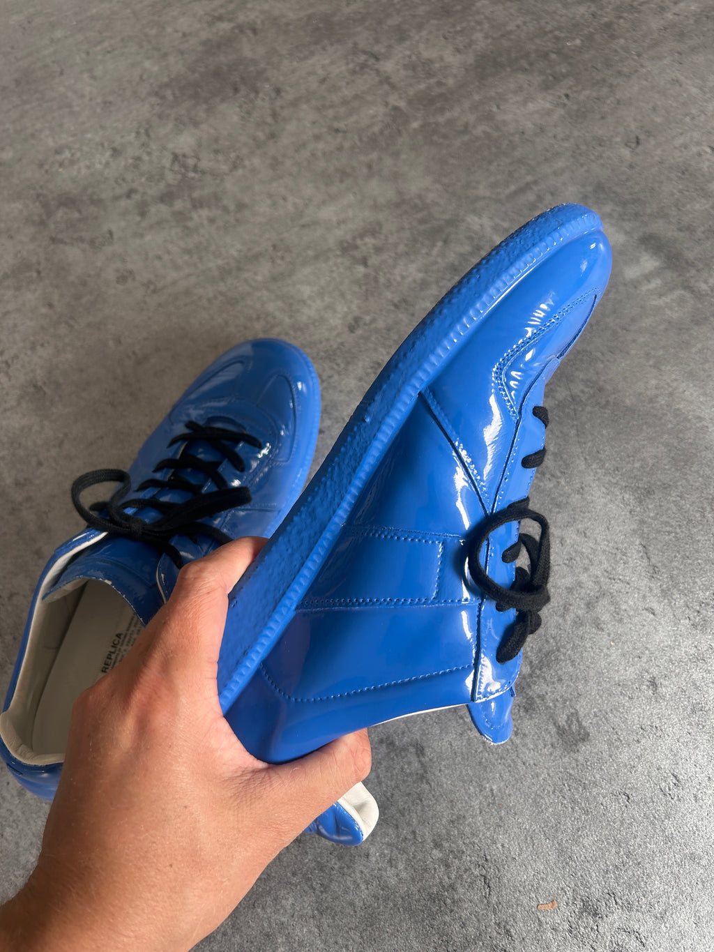 MAISON MARGIELA GATS “PATENT BLUE” 42EU