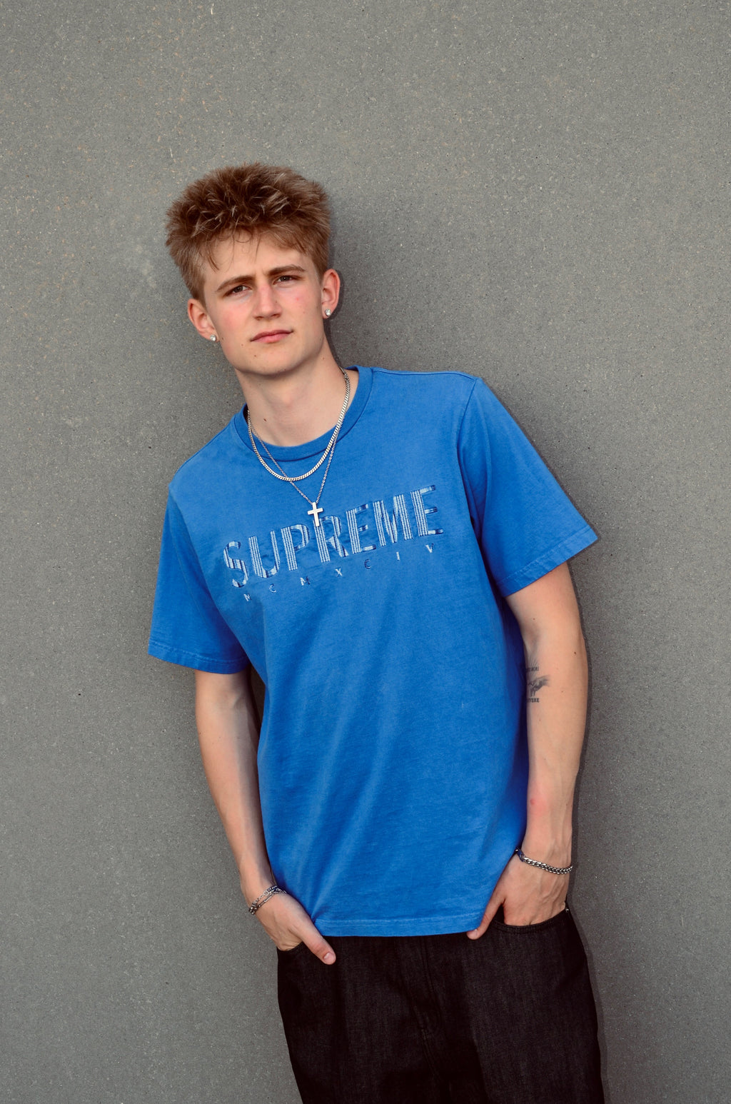 SUPREME GRADIENT LOGO TEE (L)
