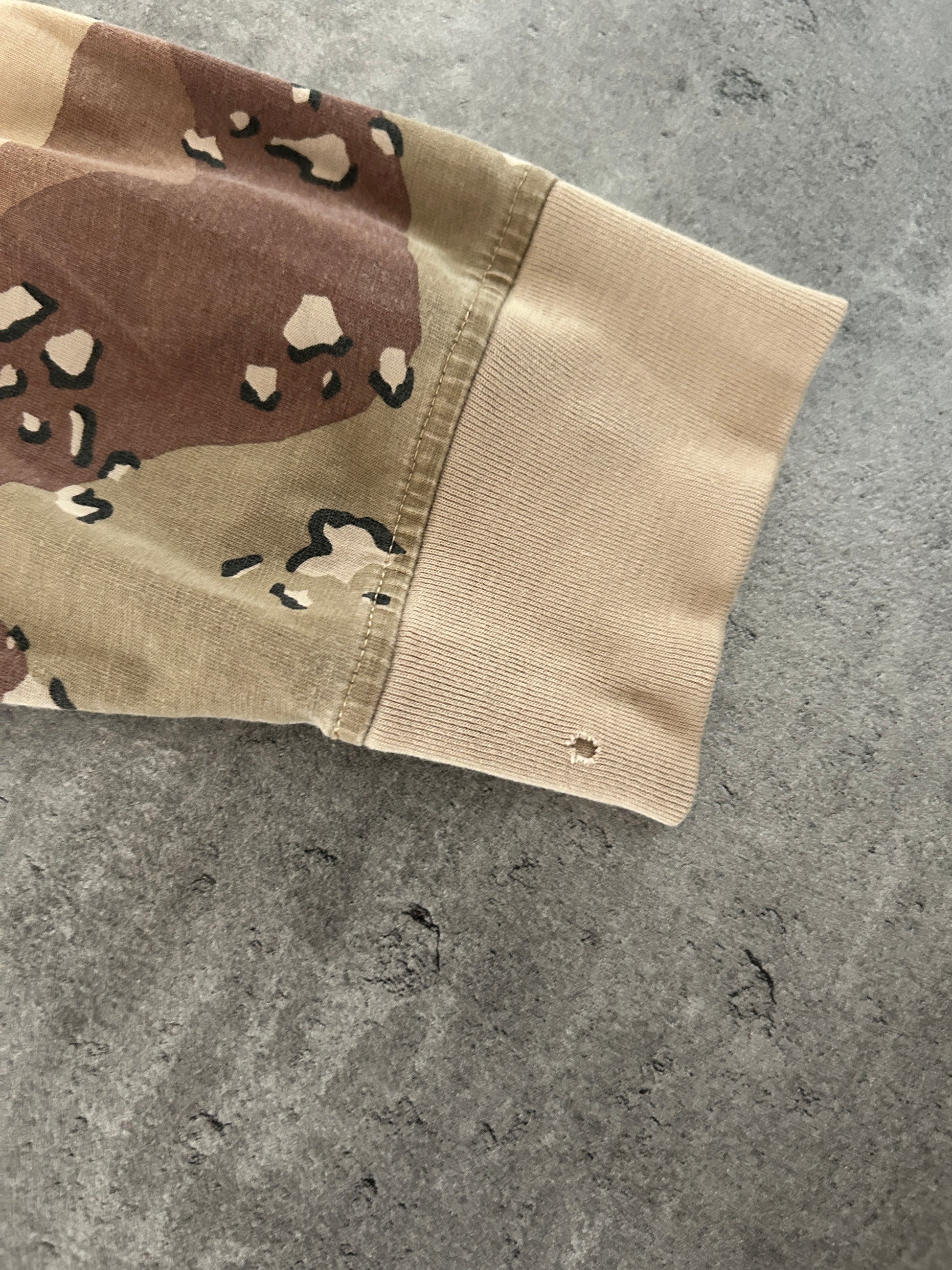 SUPREME NEEDLEPOINT PATCH DESERT CAMO LS (L)