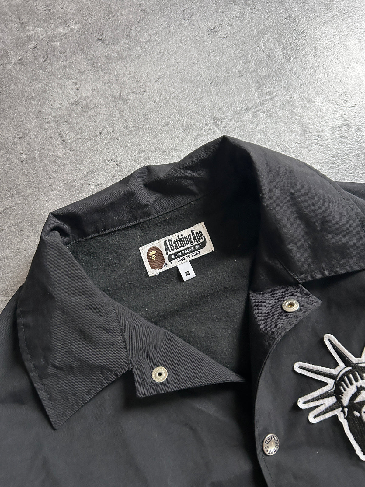A BATHING APE STATUE OF LIBERTY COACH JACKET (M)