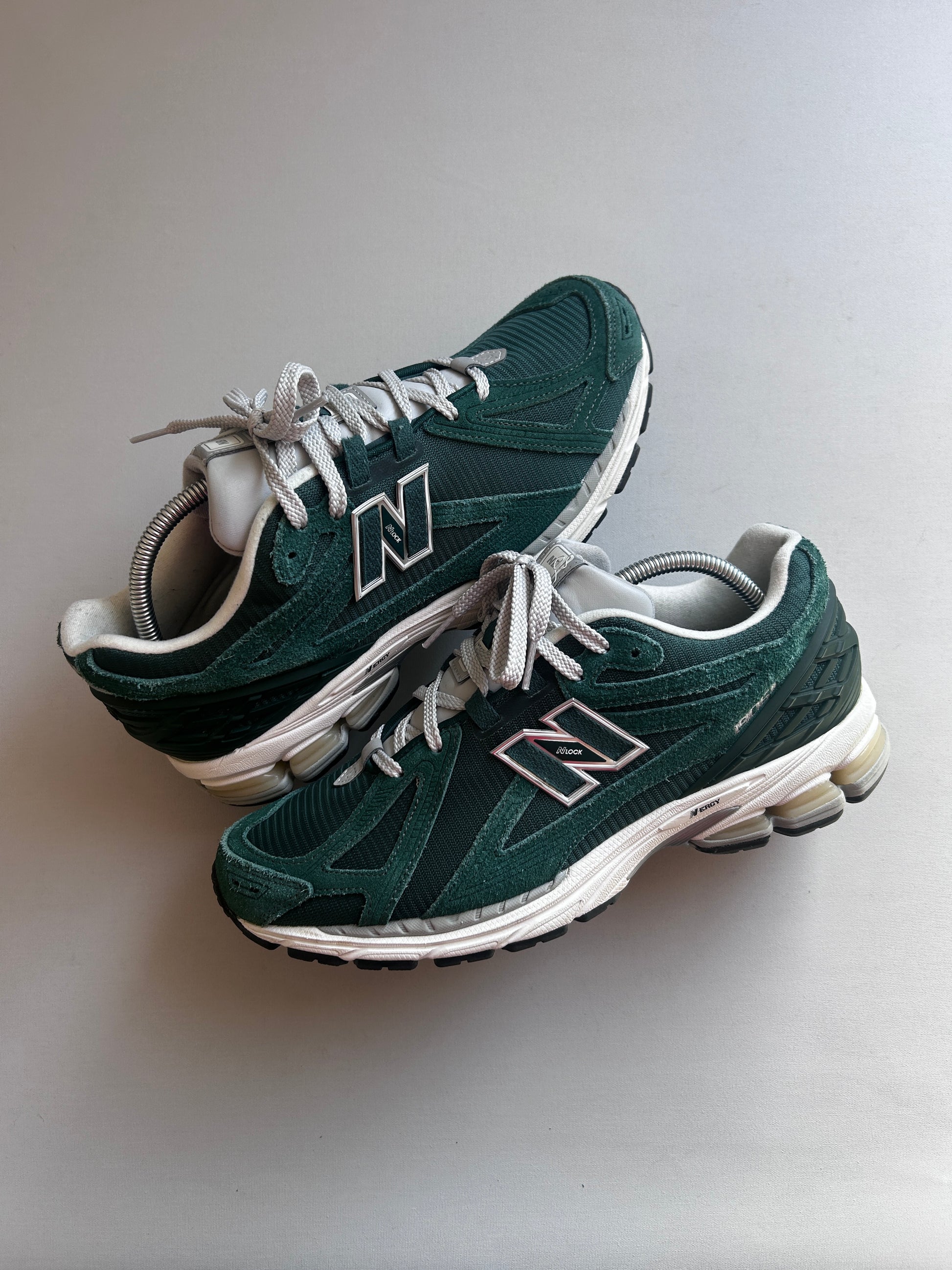 NB1906R “NIGHTWATCH GREEN” 44EU