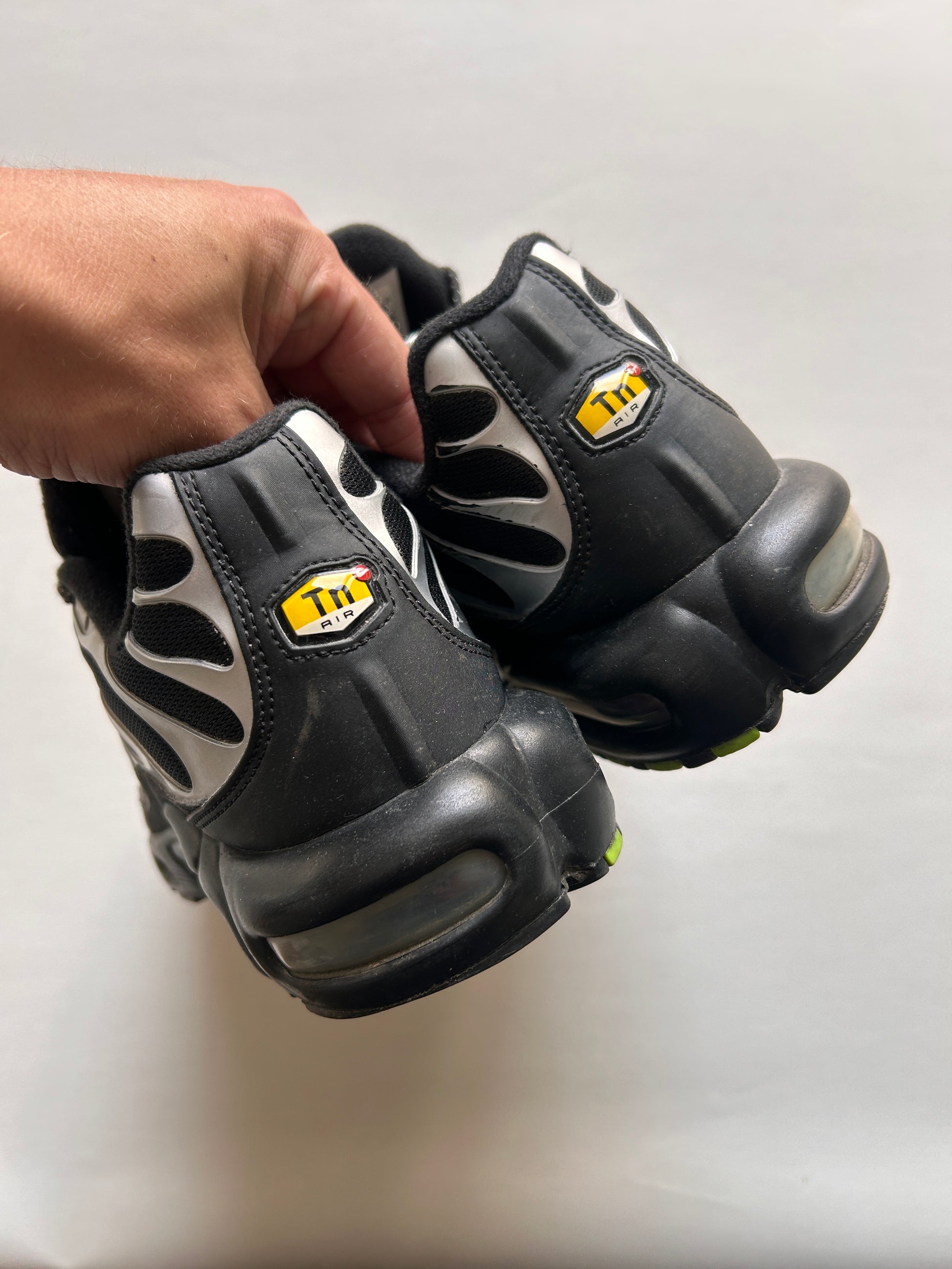 AIR MAX PLUS “BLACK GREEN STRIKE” 45EU