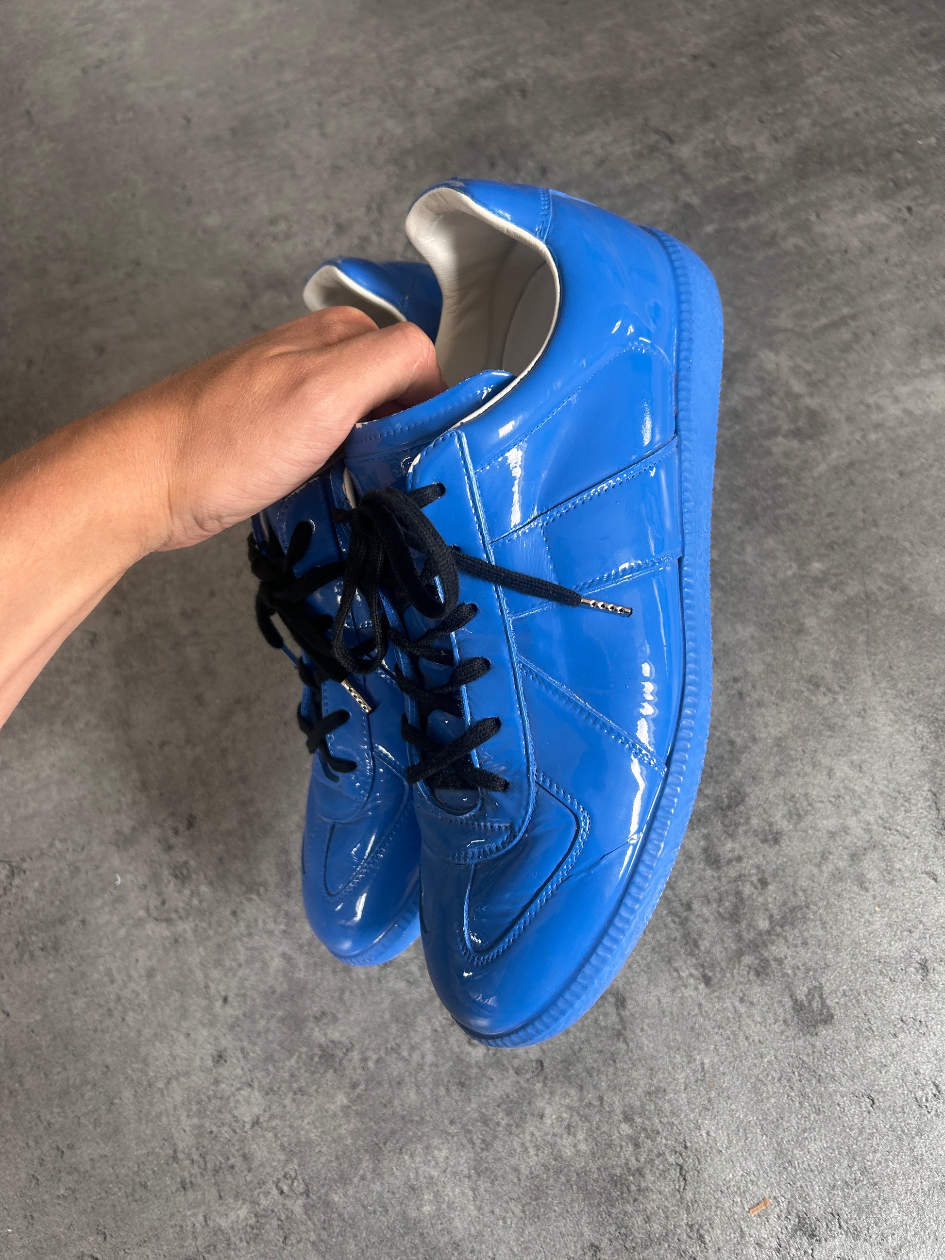 MAISON MARGIELA GATS “PATENT BLUE” 42EU