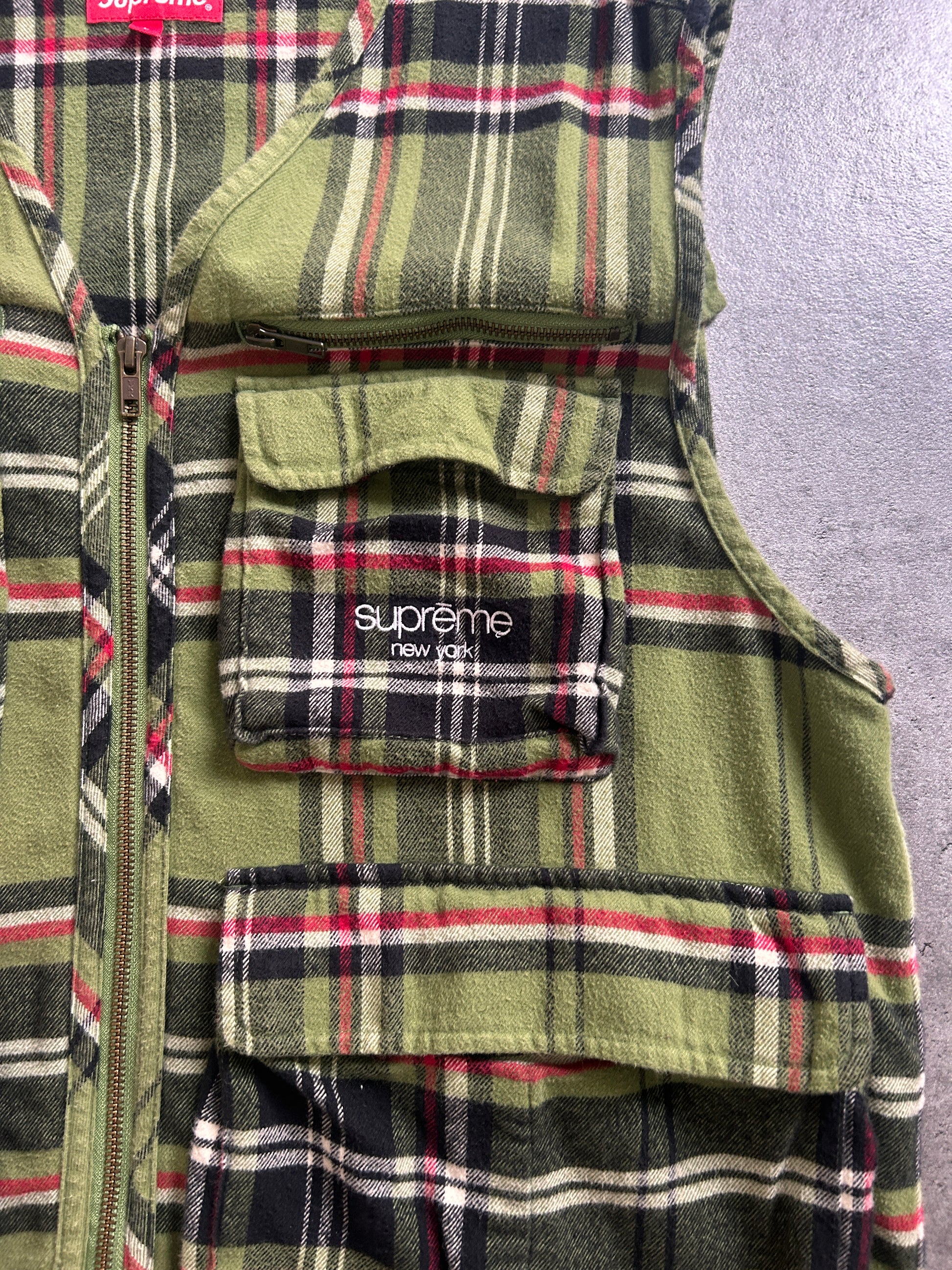 SUPREME TARTAN CHECK CARGO VEST (L)
