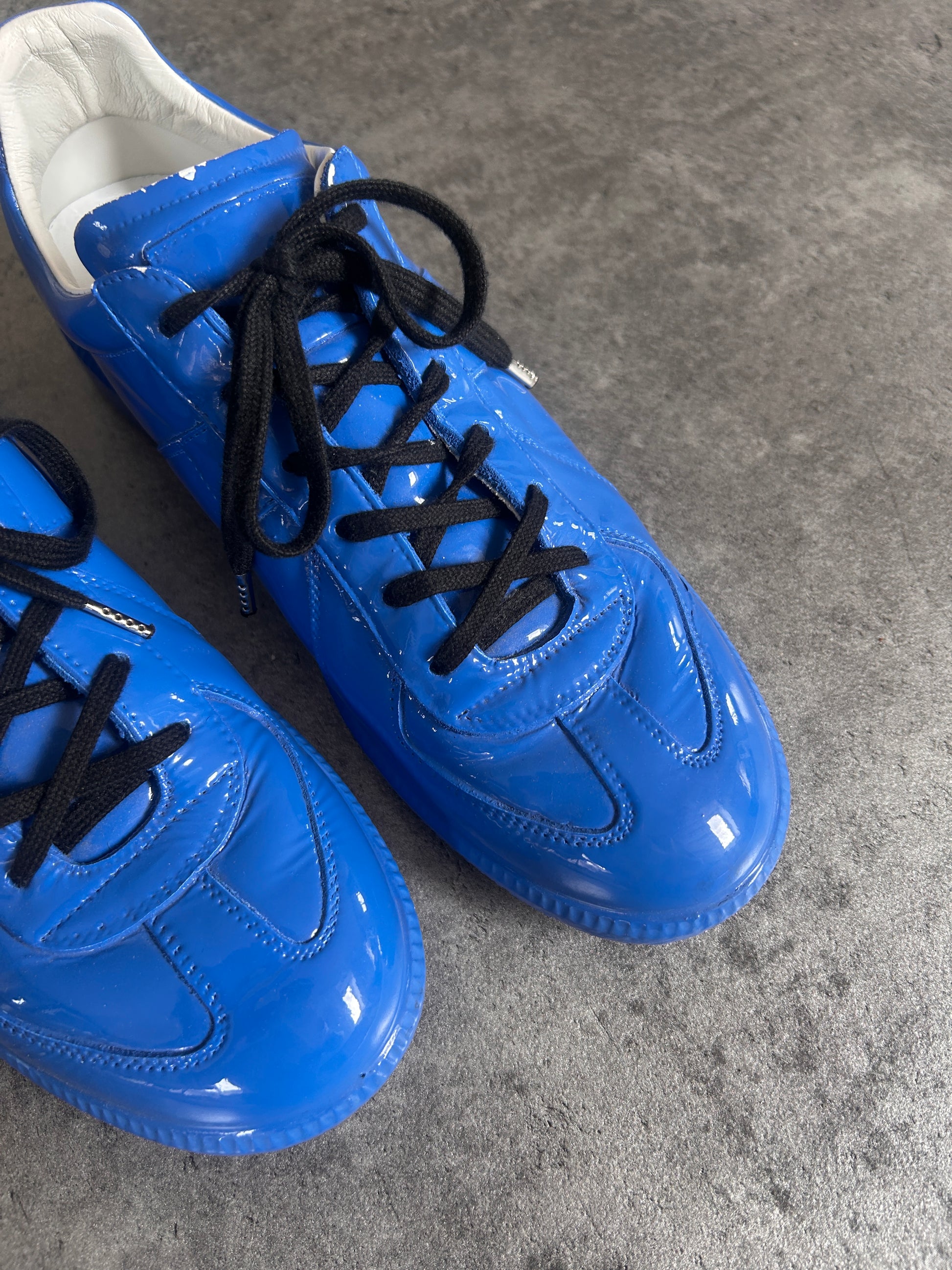 MAISON MARGIELA GATS “PATENT BLUE” 42EU