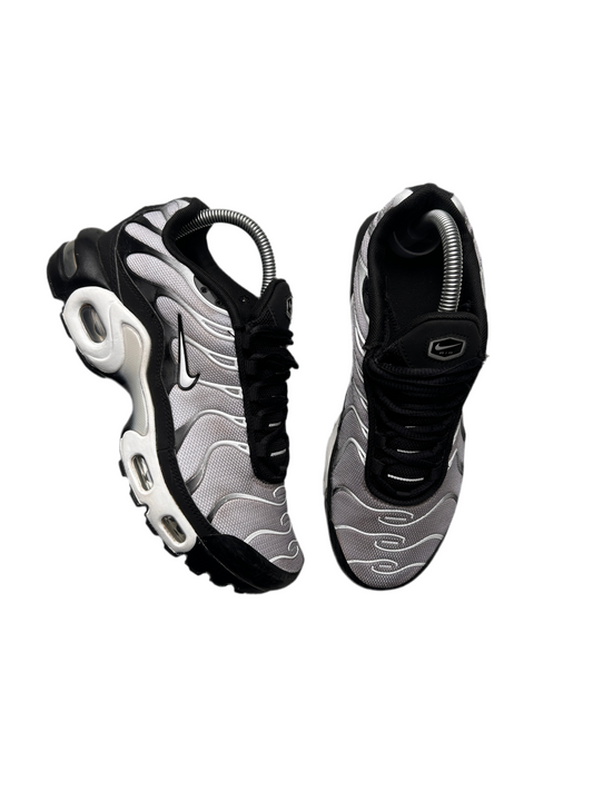 AIR MAX PLUS “BLACK/WHITE” 38EU