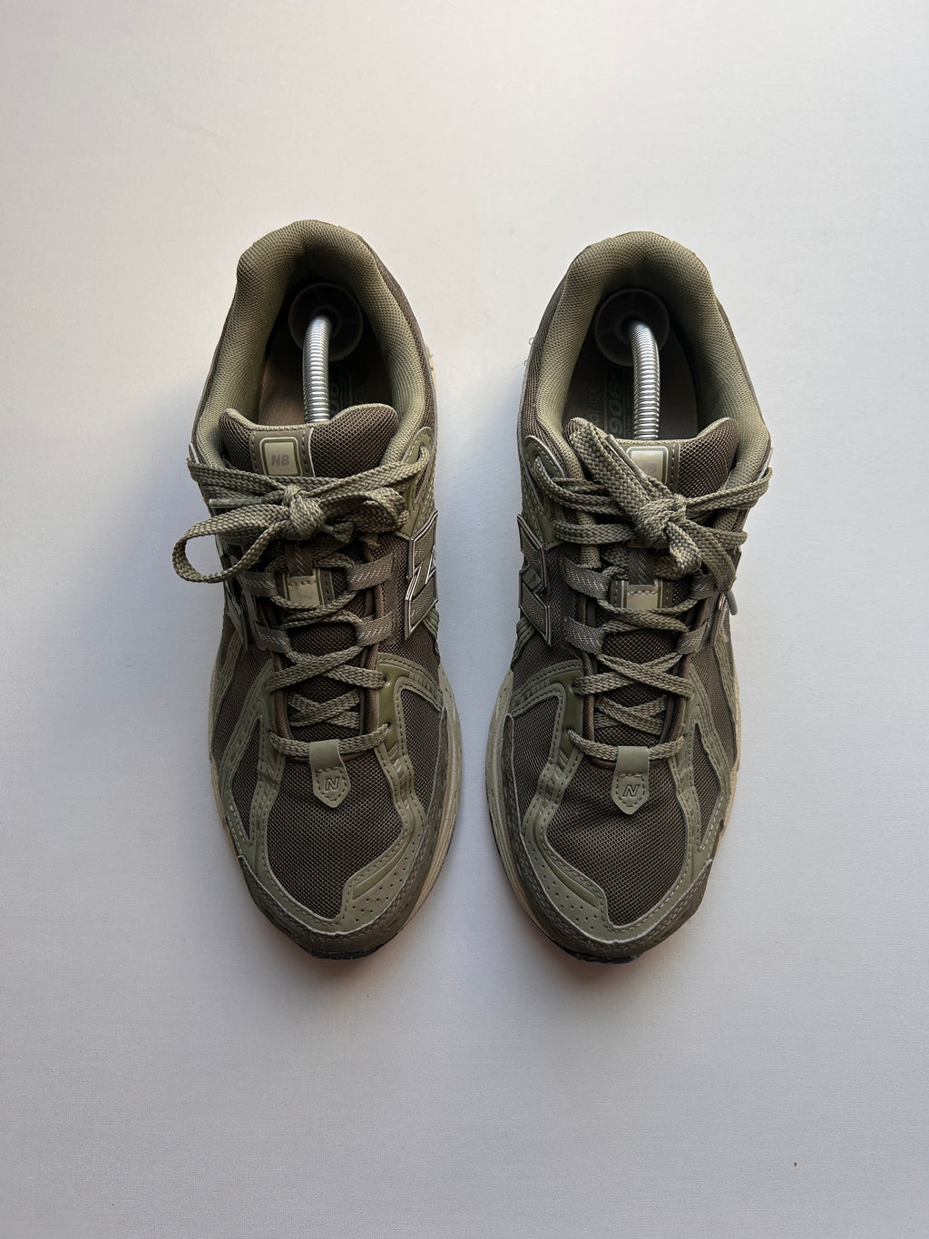 NB1906R “OLIVE” 45EU