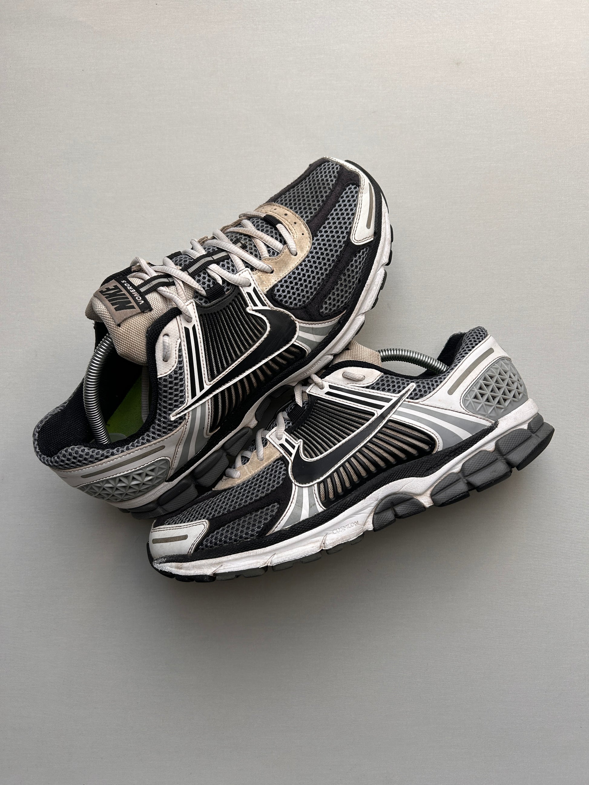 NIKE VOMERO 5 “BLACK/GREY/WHITE” 45EU