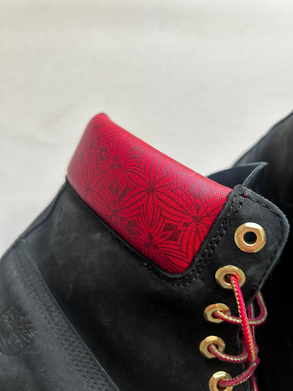 TIMBERLAND 6INCH BOOT “BLACK/RED” 45EU