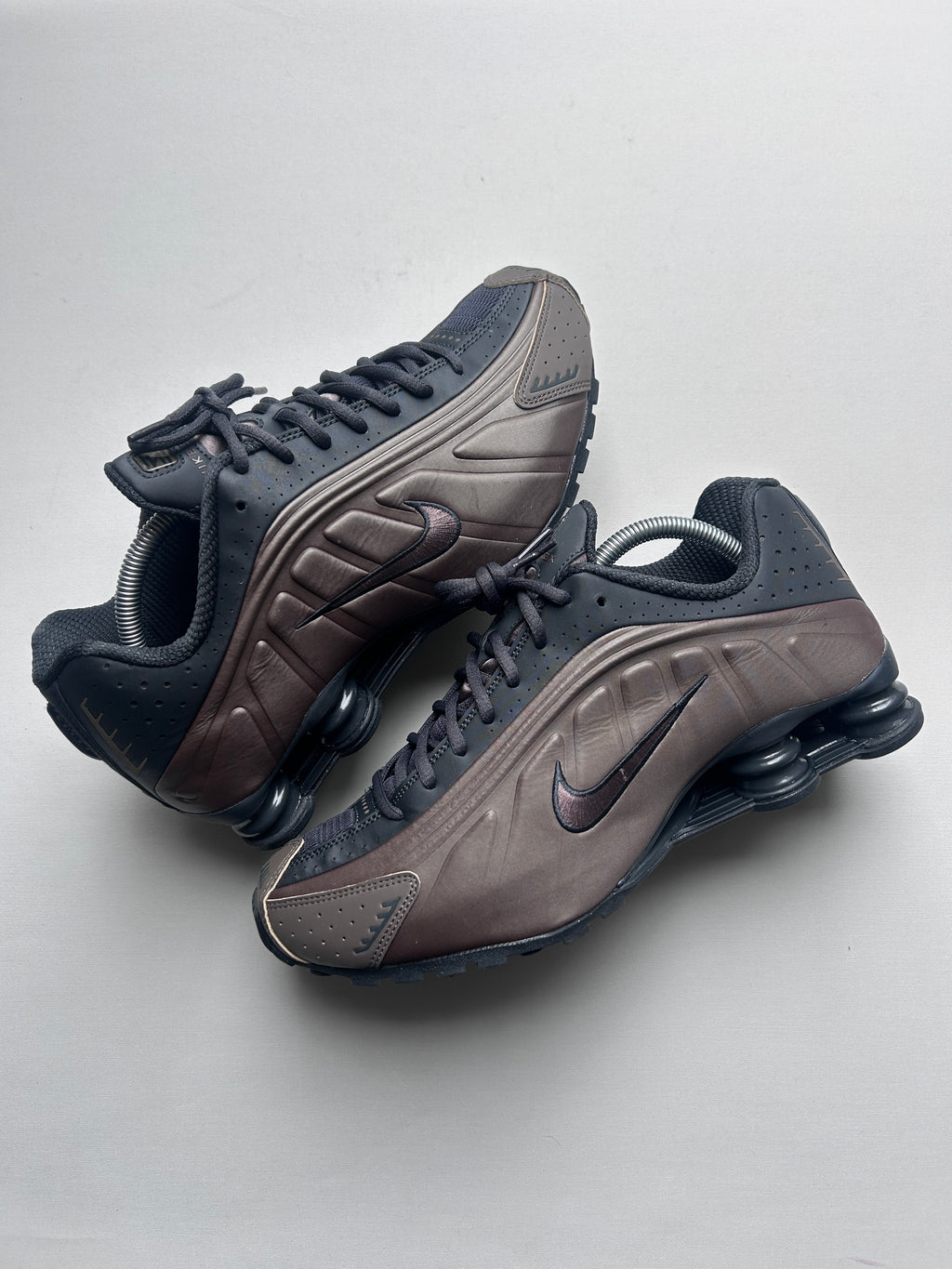 NIKE SHOX R4 “OFF NOIR” 44EU