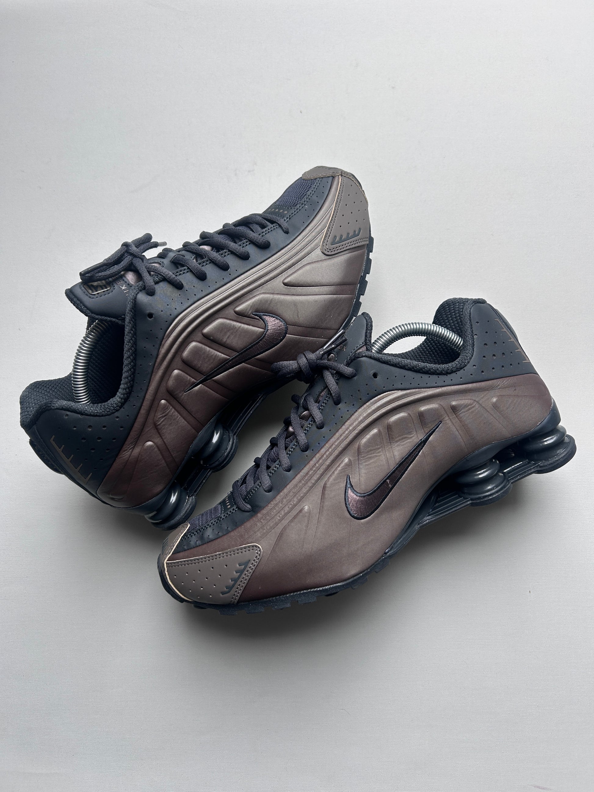NIKE SHOX R4 “OFF NOIR” 44EU