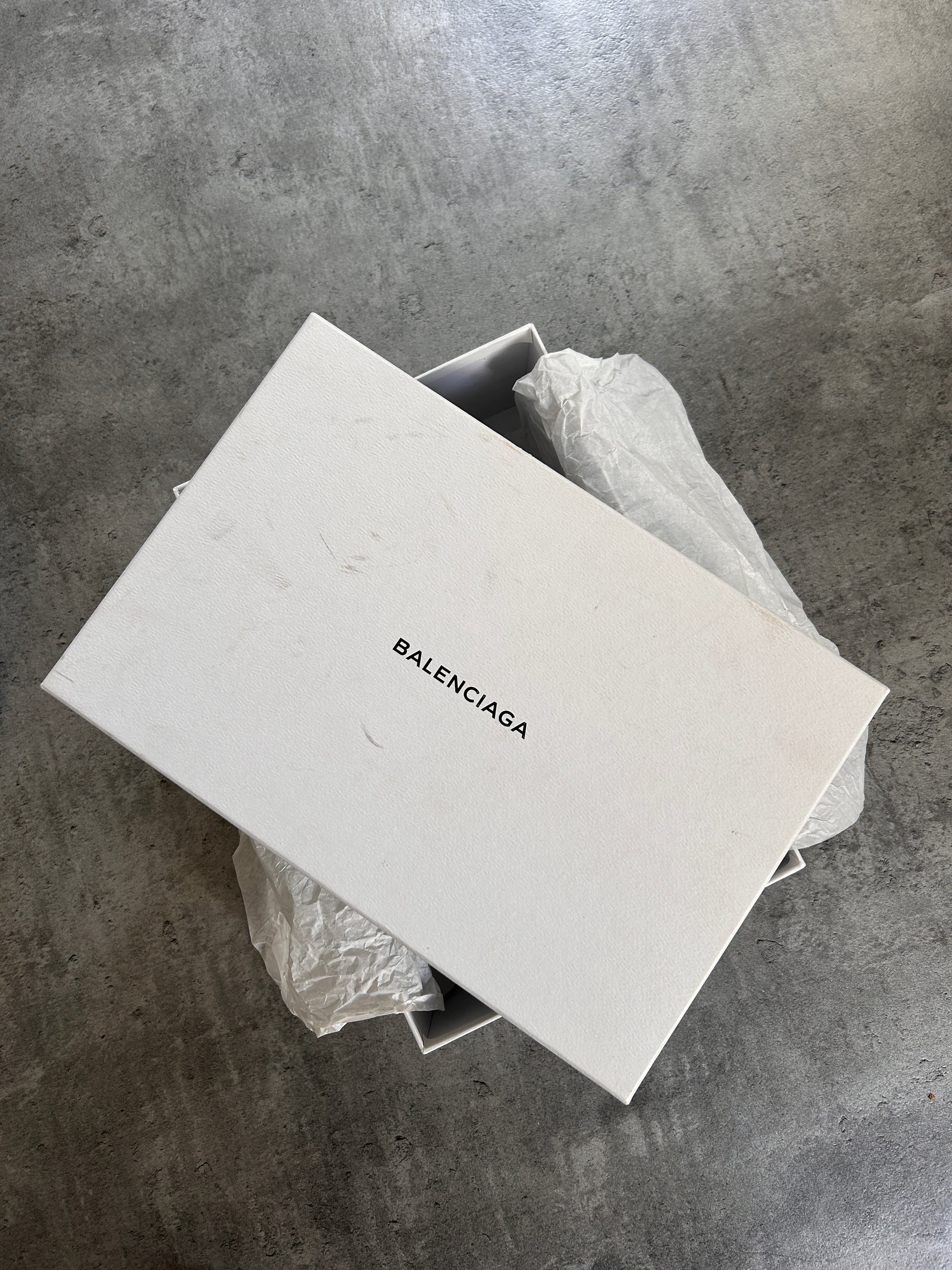BALENCIAGA ARENA LOWS “43EU”