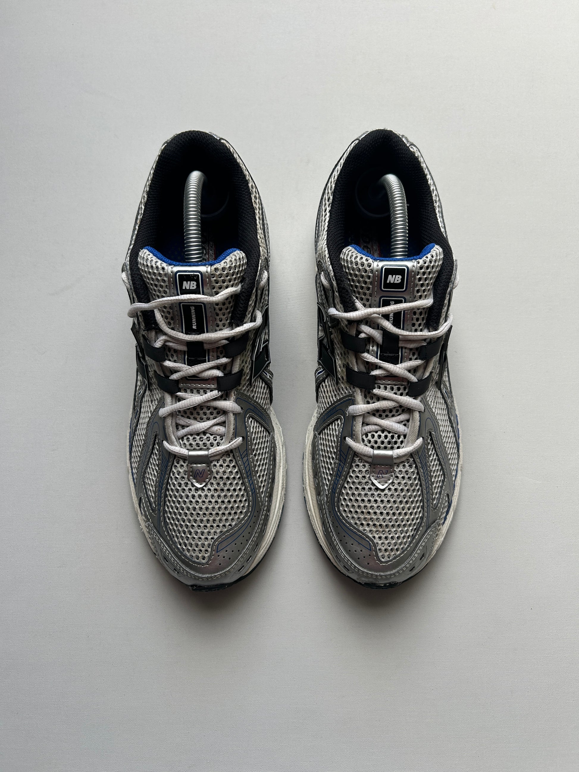 NB1906R “METALLIC BLUE SILVER” 42,5EU
