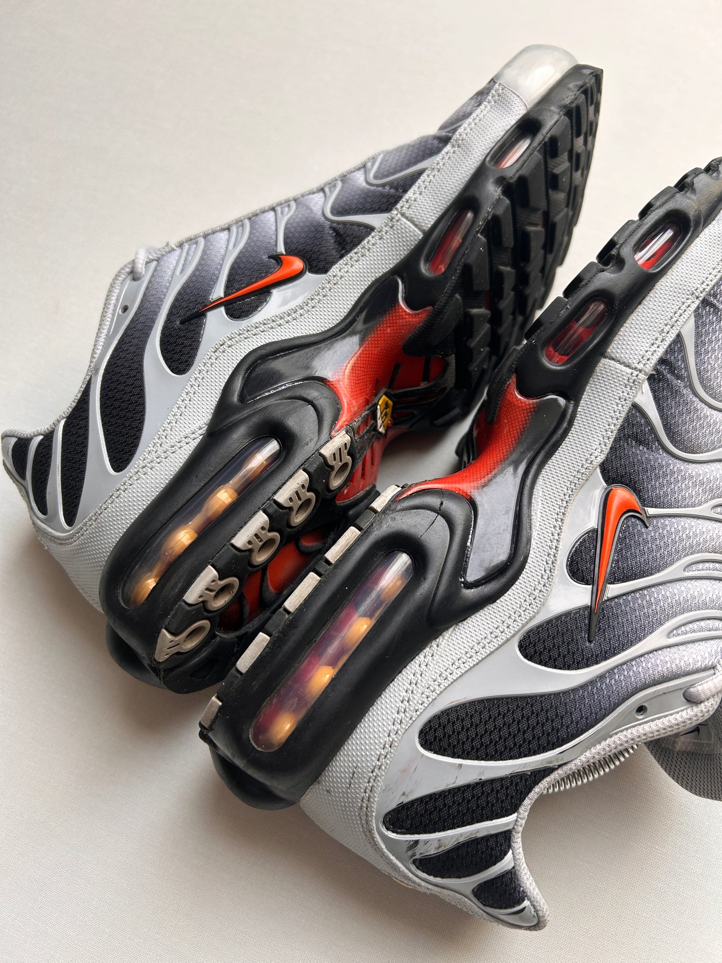 AIR MAX PLUS “GREY PICANTE RED” 45EU