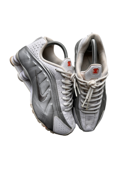 NIKE SHOX R4 “WHITE METALLIC” 38EU