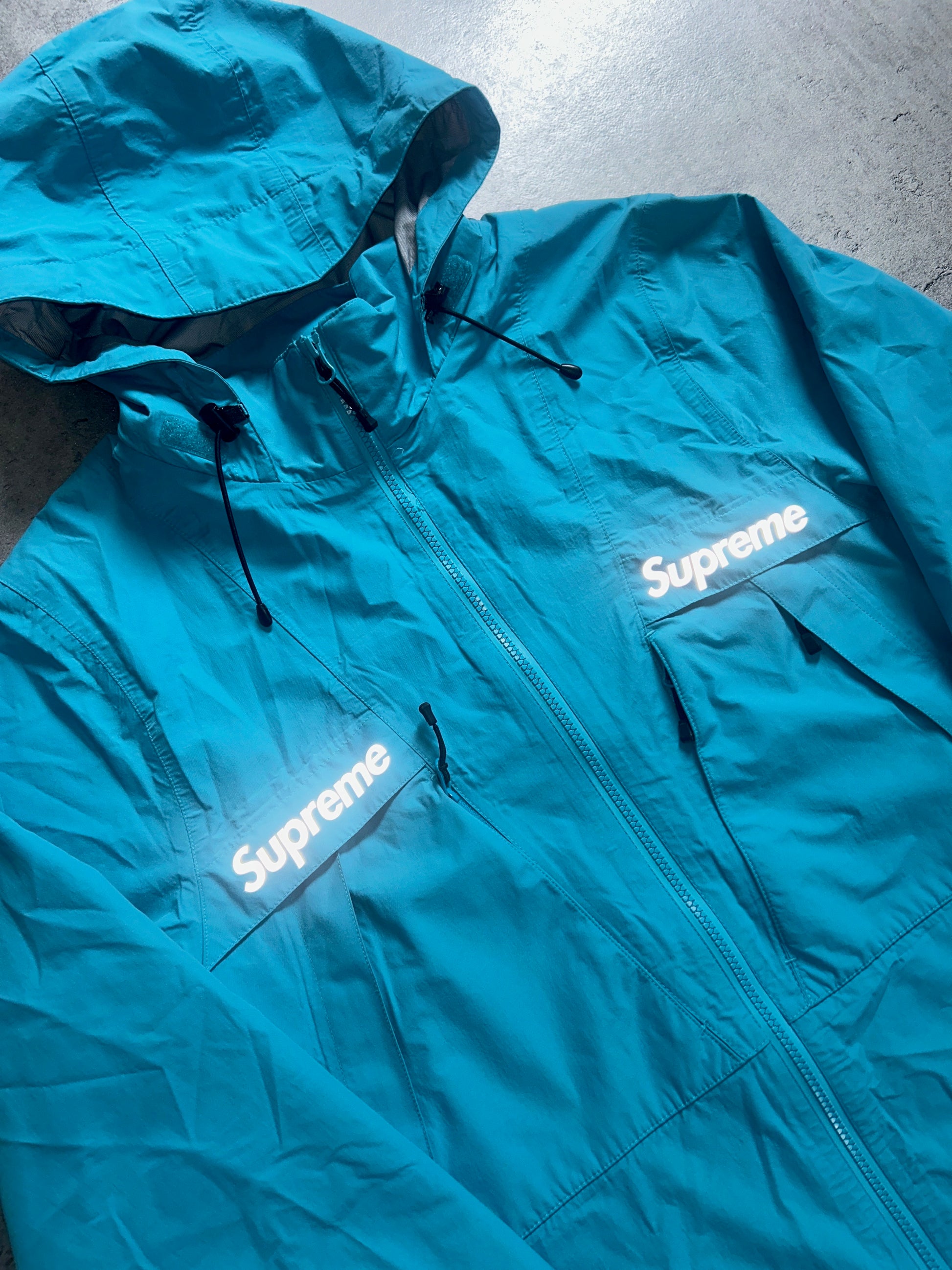 SUPREME TAPED SEAM WATERPROOF JACKET FW2017 (M/L)