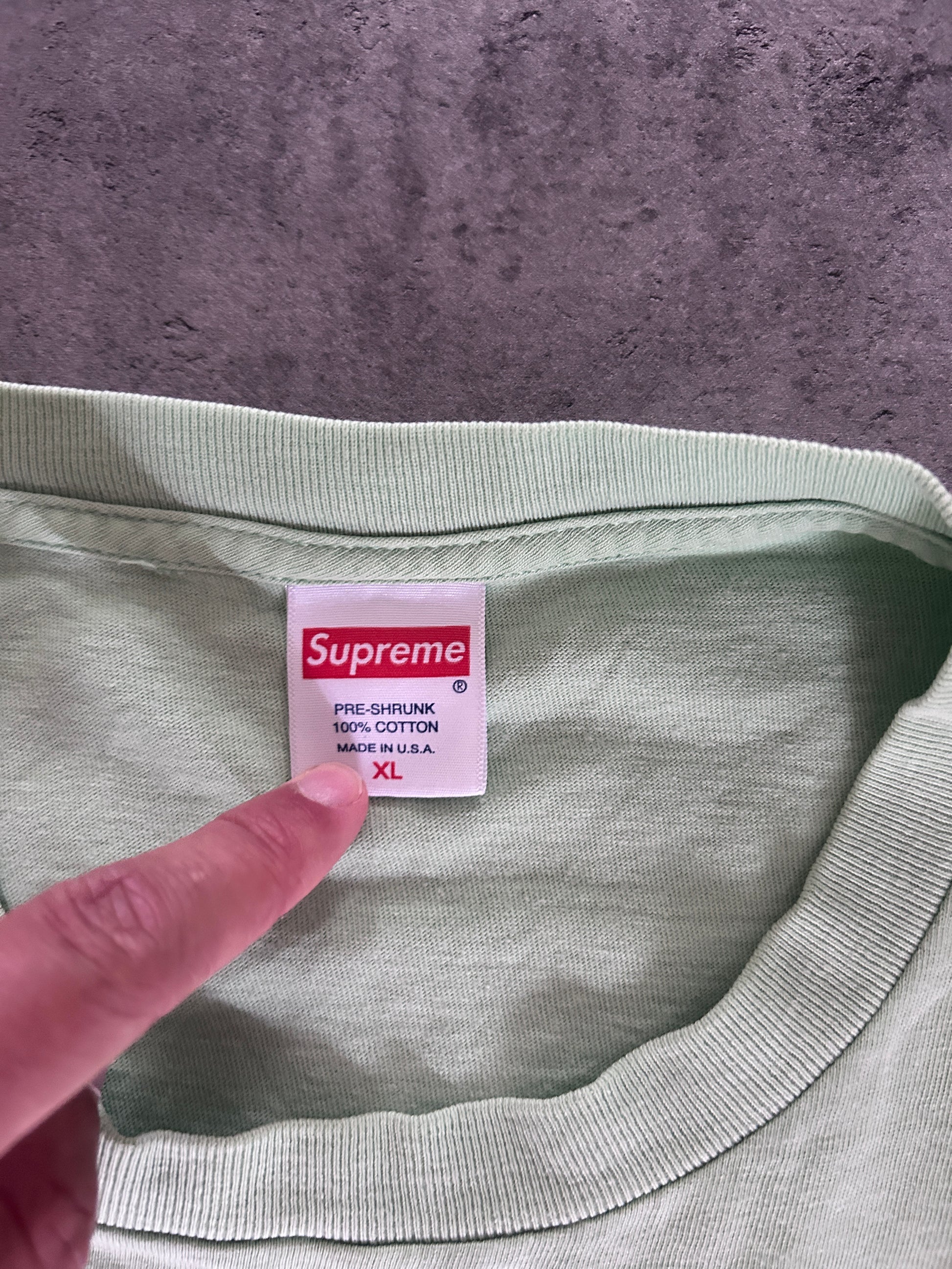SUPREME “THIS THE SHIT” TEE (XL)