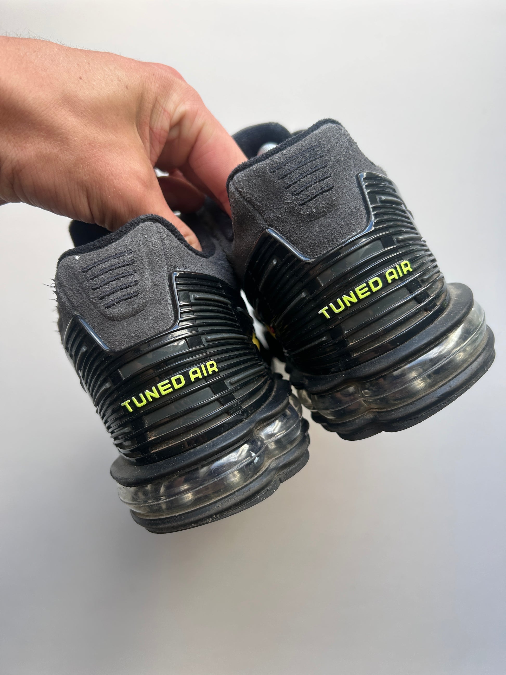AIR MAX PLUS 3 “BLACK/NEON” 42,5EU