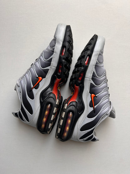 AIR MAX PLUS “GREY PICANTE RED” 45EU