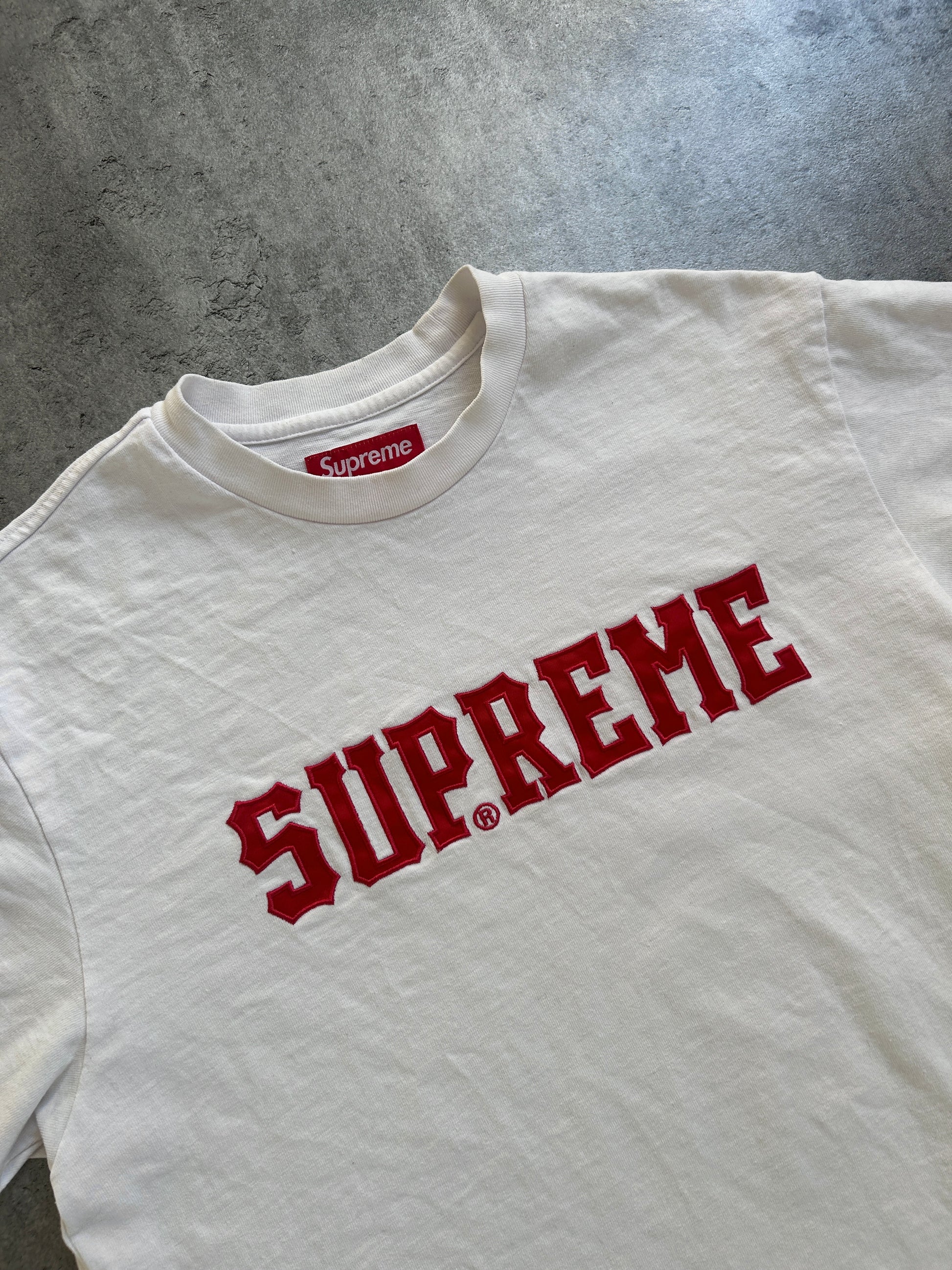 SUPREME TWILL APPLIQUE TEE (S/M)