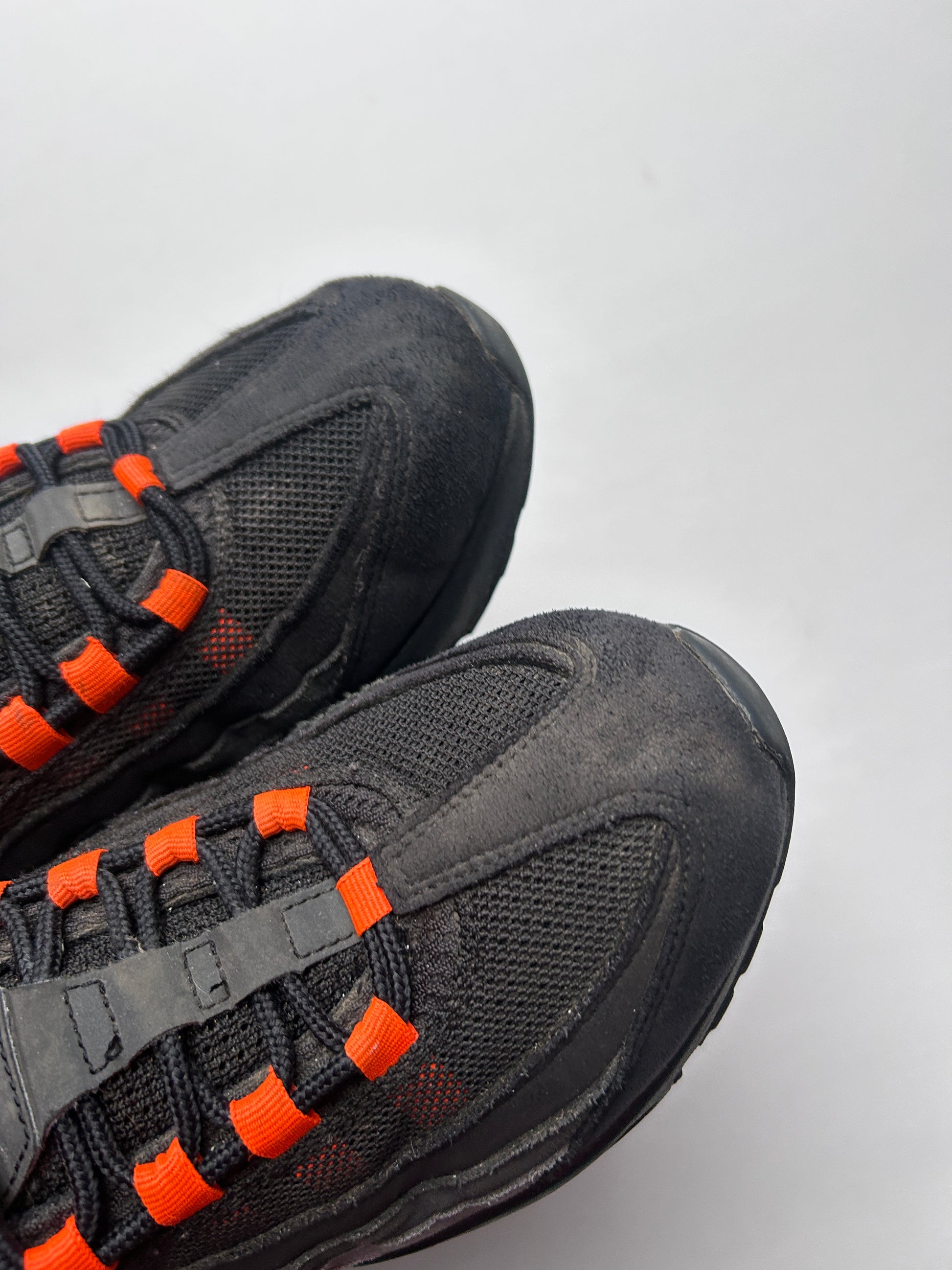 AIR MAX 95 “BLACK CRIMSON” 43EU