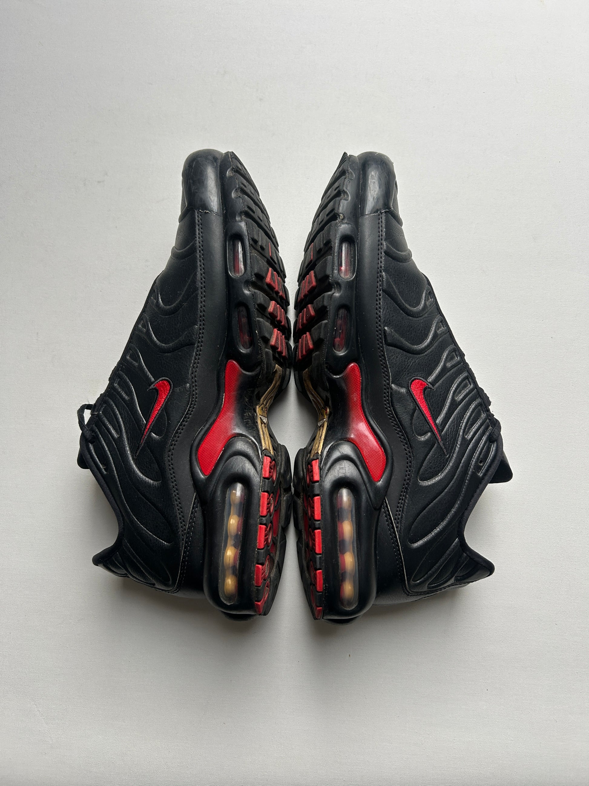 AIR MAX PLUS LTHR “BRED” 45EU