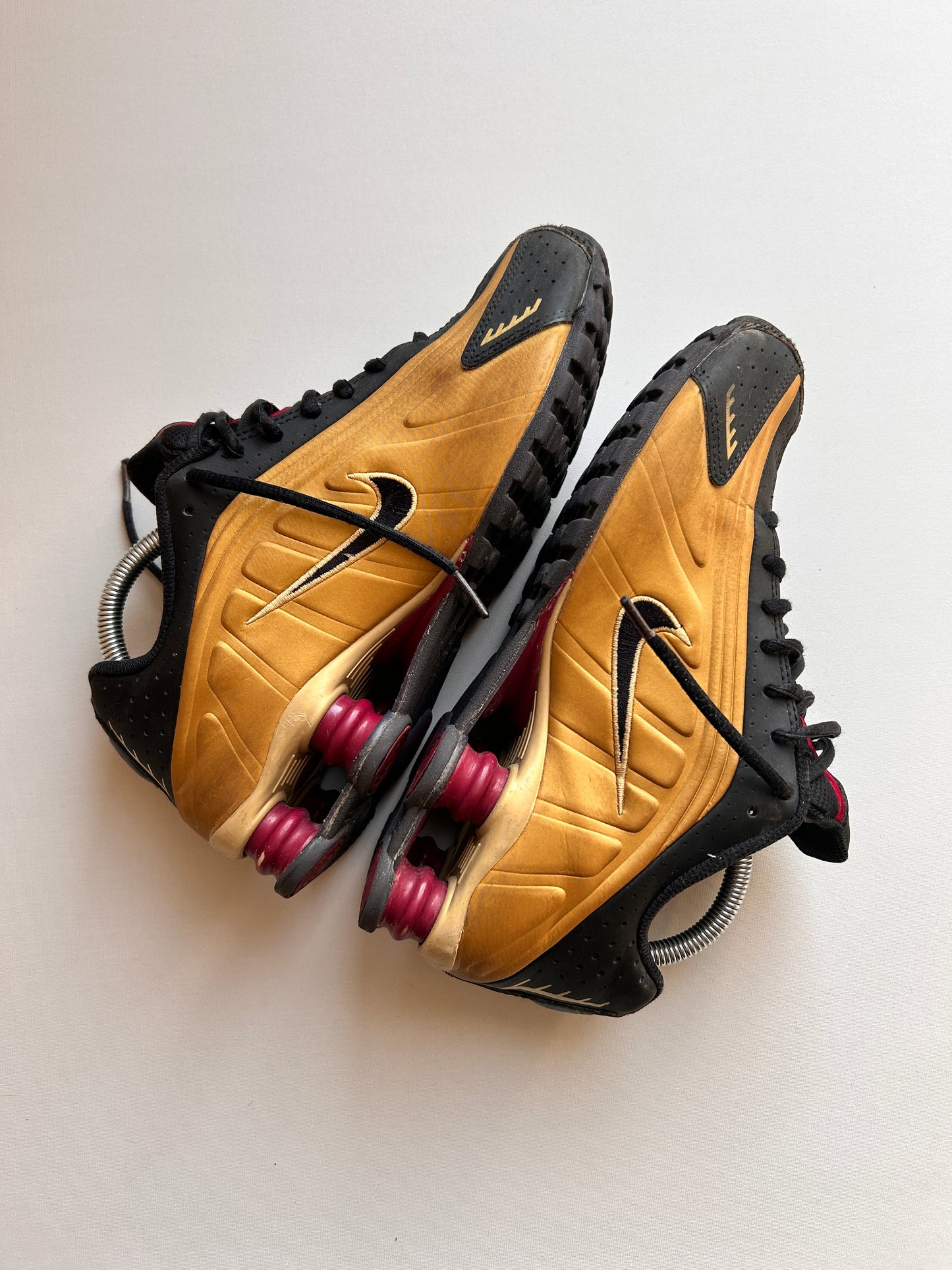 NIKE SHOX R4 “METALLIC GOLD” 39EU