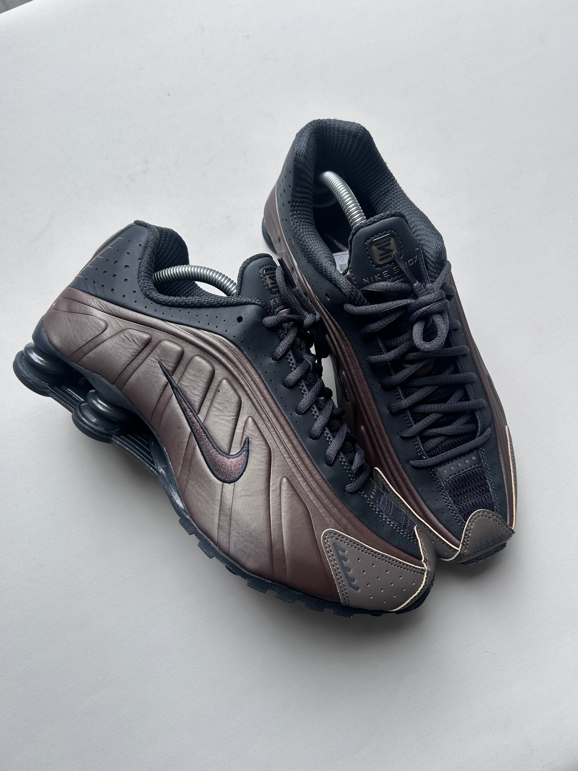 NIKE SHOX R4 “OFF NOIR” 44EU