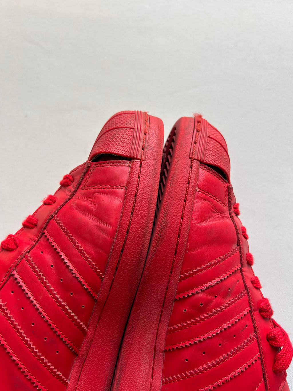 ADIDAS SUPERSTAR X PHARELL (44EU)