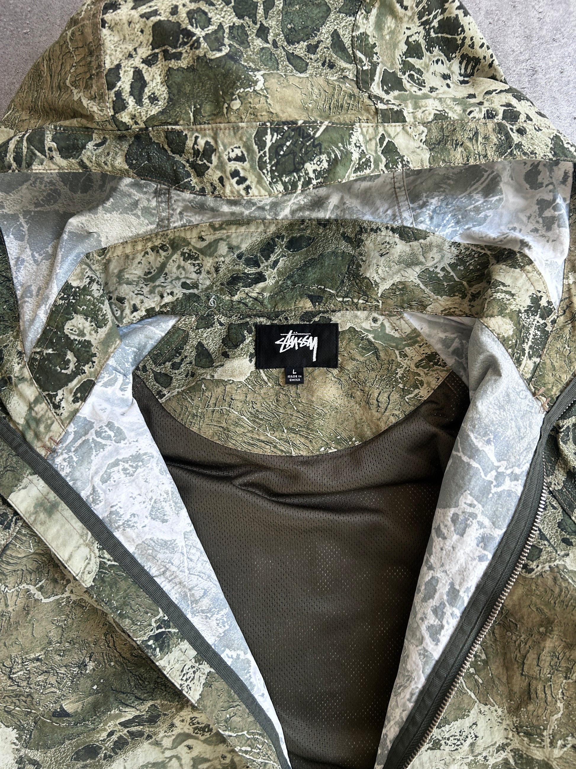 STÜSSY REALTREE WAV3 BEACH SHELL JACKET (L)